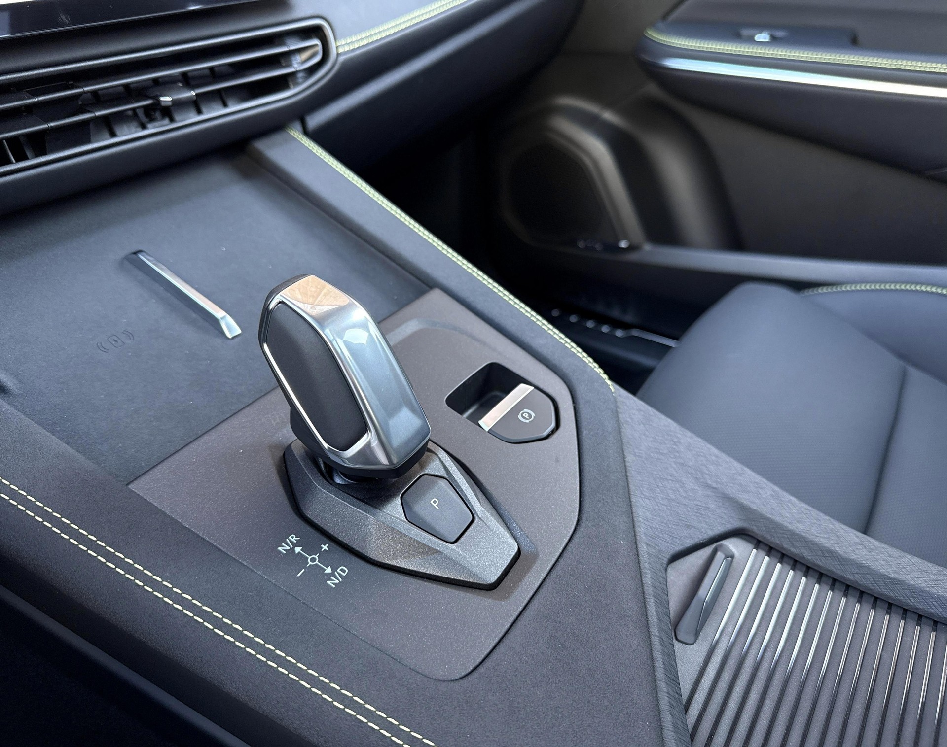 LYNK & CO 01 1.5 PHEV More-image-17
