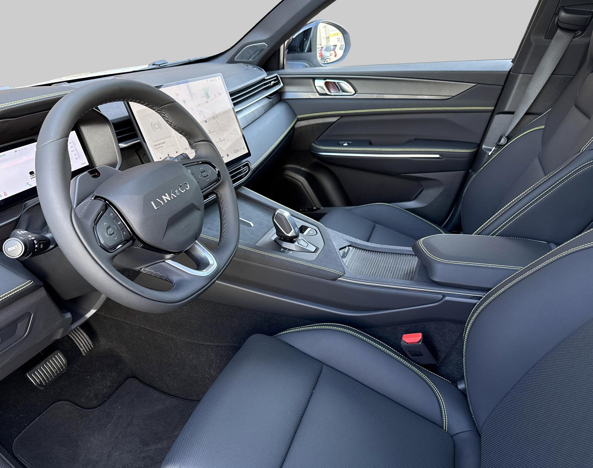 LYNK & CO 01 1.5 PHEV More-showroom-element-2