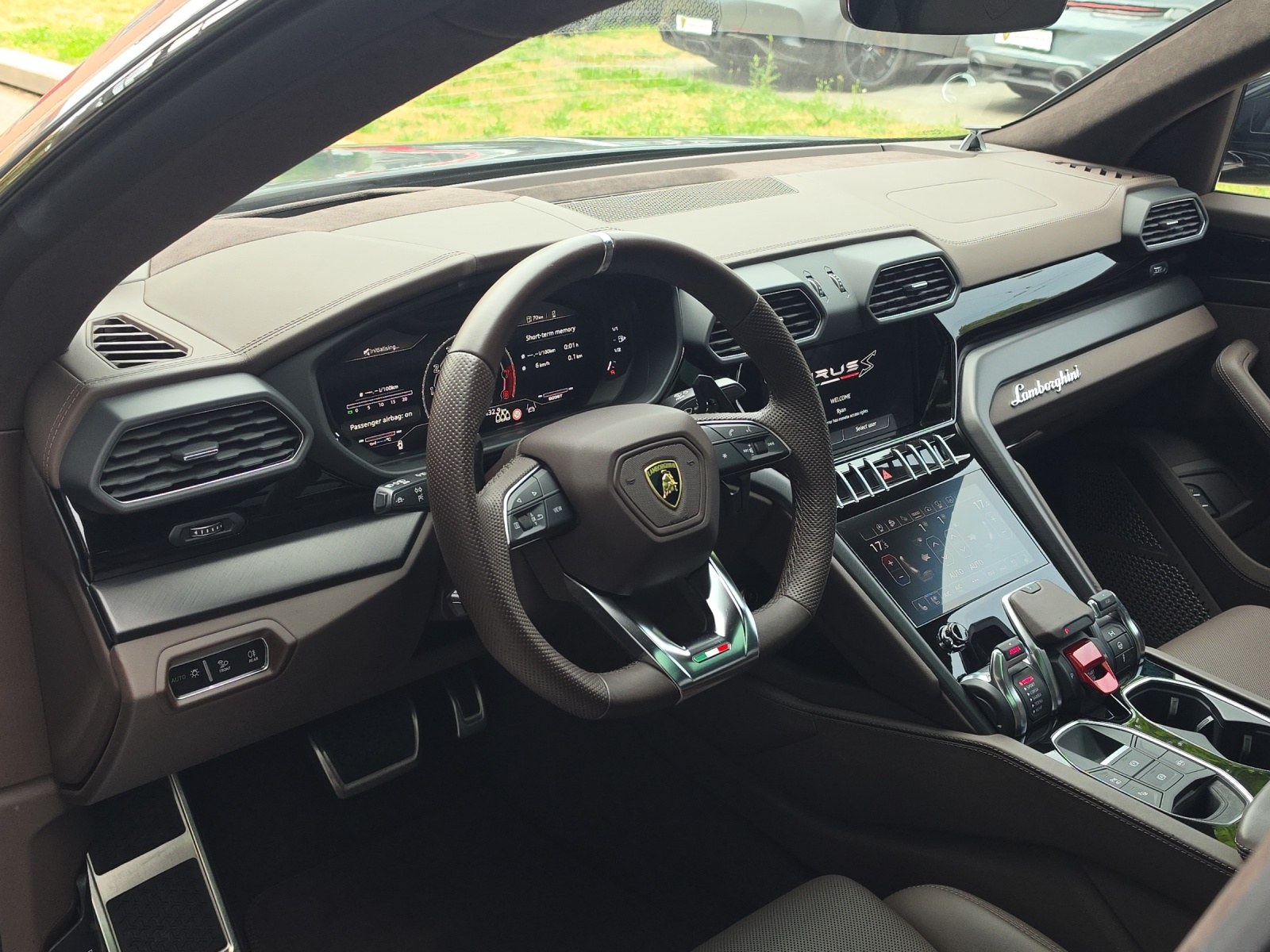 LAMBORGHINI Urus S-image-6