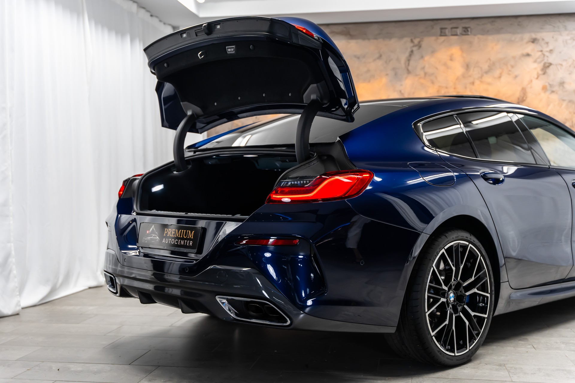 BMW M850i xDrive Gran Coupé Steptronic *Facelift*Panorama*360°*Iconic Glow*-image-9