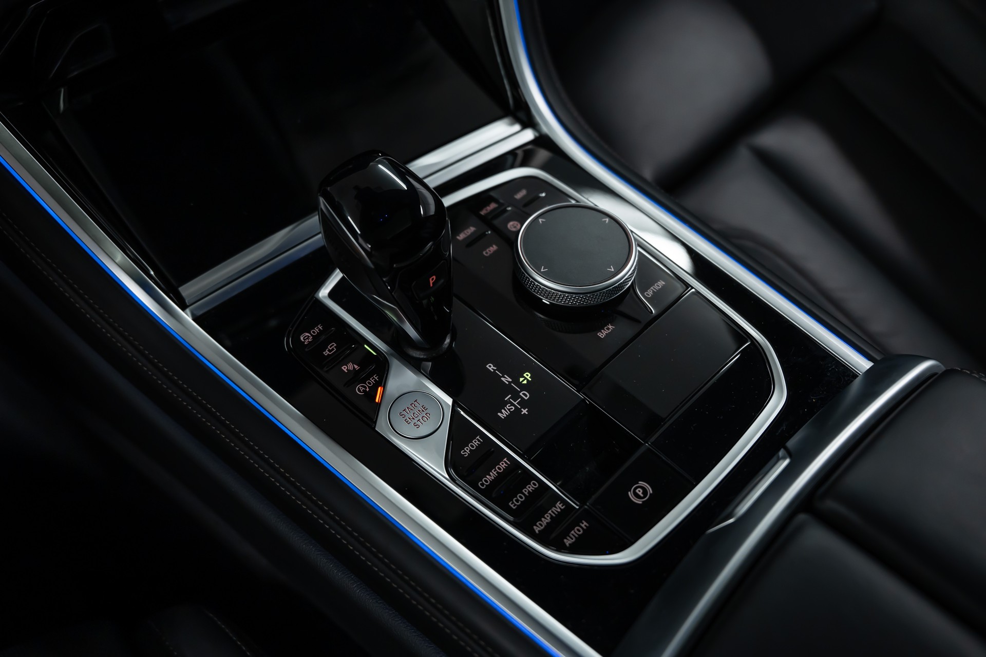 BMW M850i xDrive Gran Coupé Steptronic *Facelift*Panorama*360°*Iconic Glow*-image-26