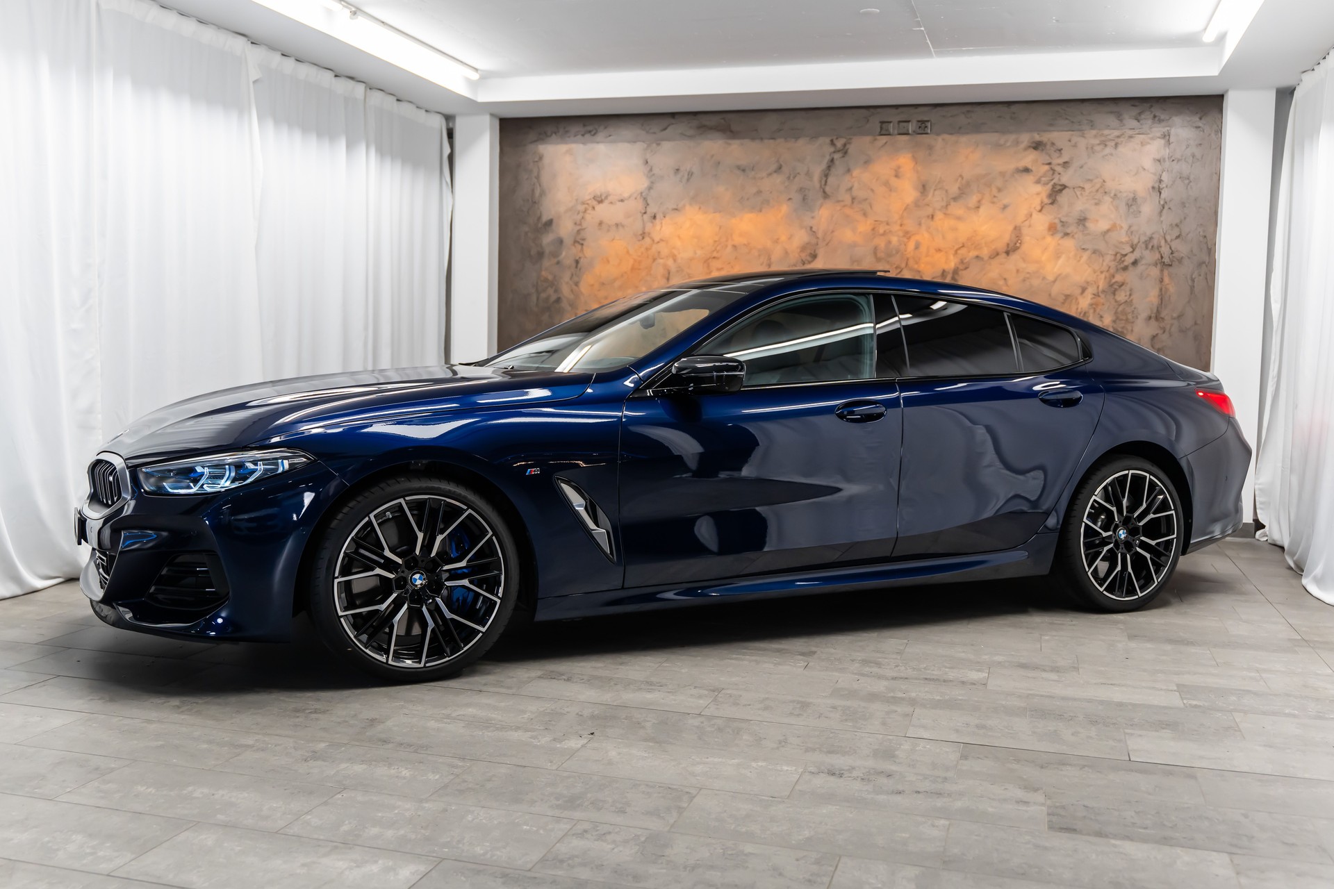 BMW M850i xDrive Gran Coupé Steptronic *Facelift*Panorama*360°*Iconic Glow*-image-4