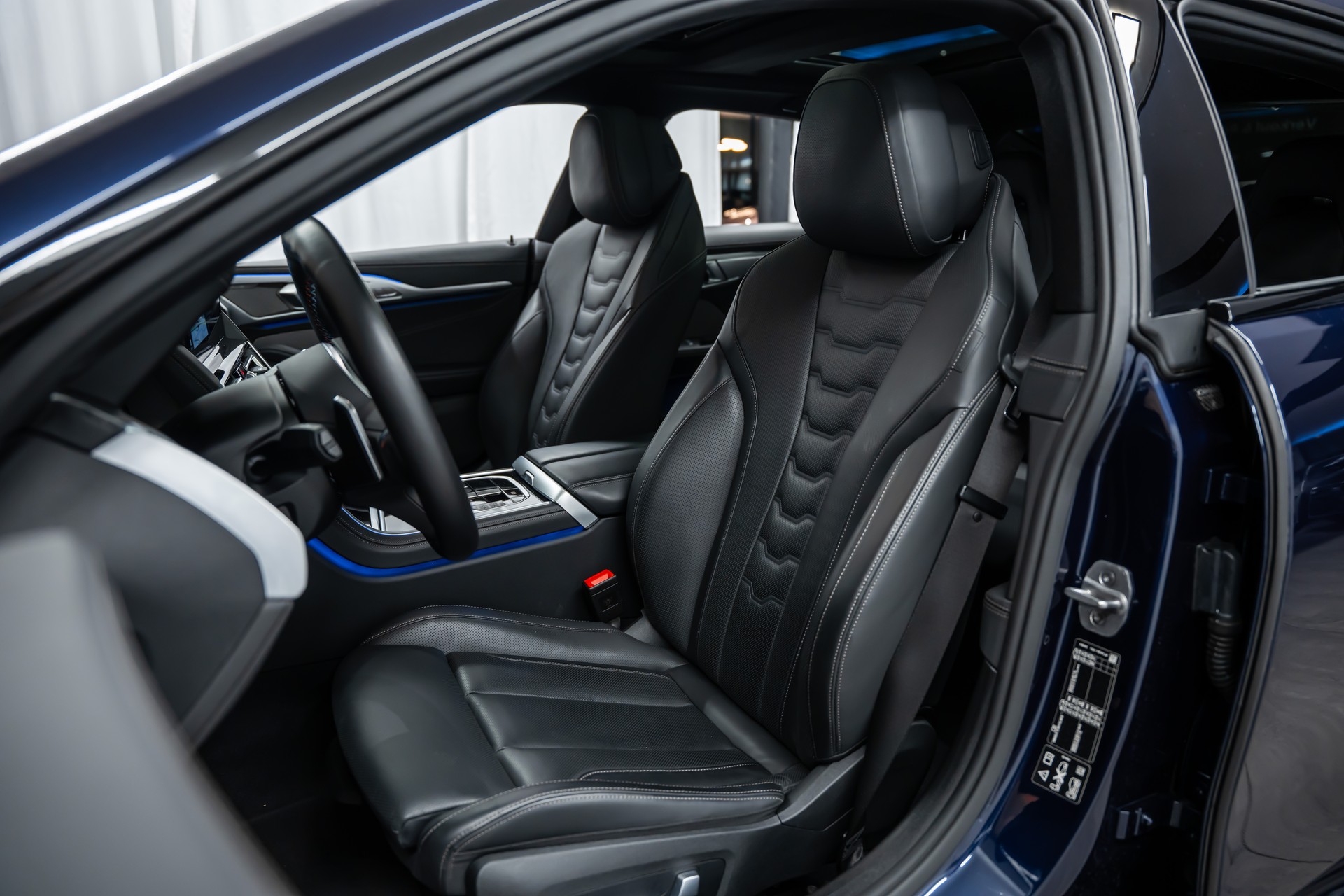 BMW M850i xDrive Gran Coupé Steptronic *Facelift*Panorama*360°*Iconic Glow*-image-13