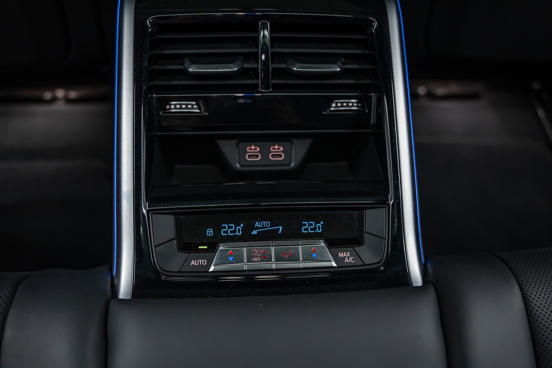 BMW M850i xDrive Gran Coupé Steptronic *Facelift*Panorama*360°*Iconic Glow*-image-17