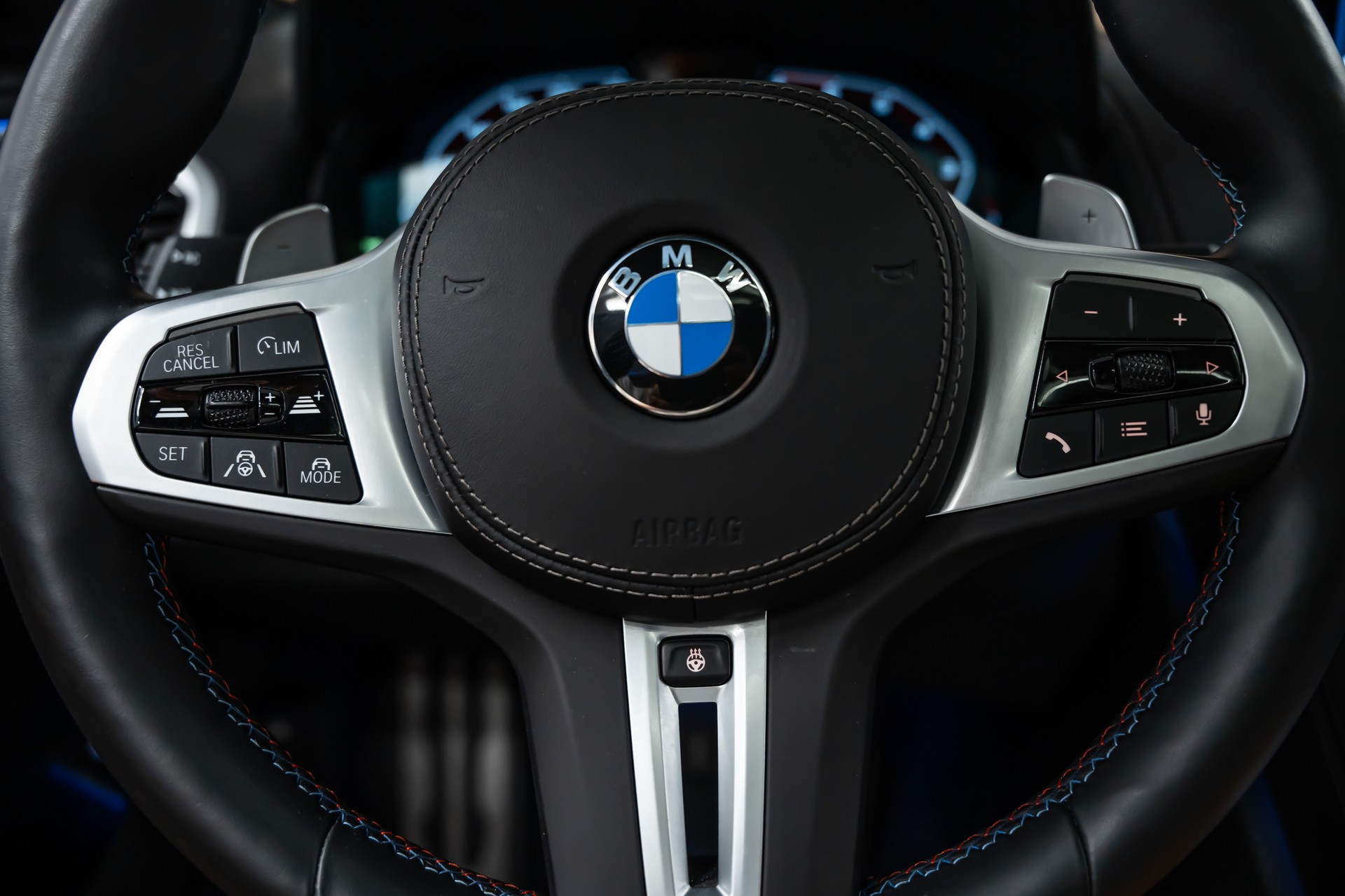 BMW M850i xDrive Gran Coupé Steptronic *Facelift*Panorama*360°*Iconic Glow*-image-23
