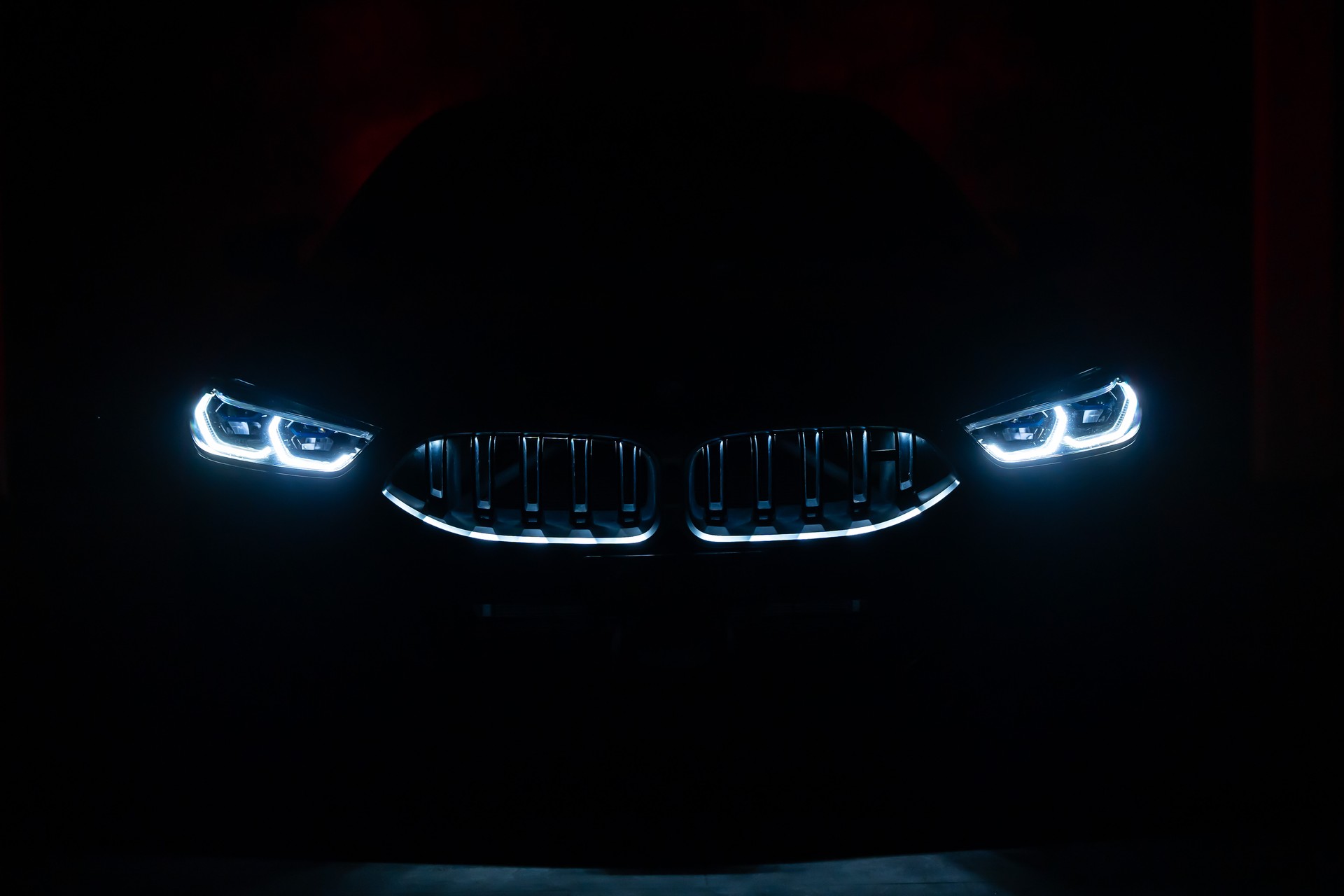 BMW M850i xDrive Gran Coupé Steptronic *Facelift*Panorama*360°*Iconic Glow*-image-6