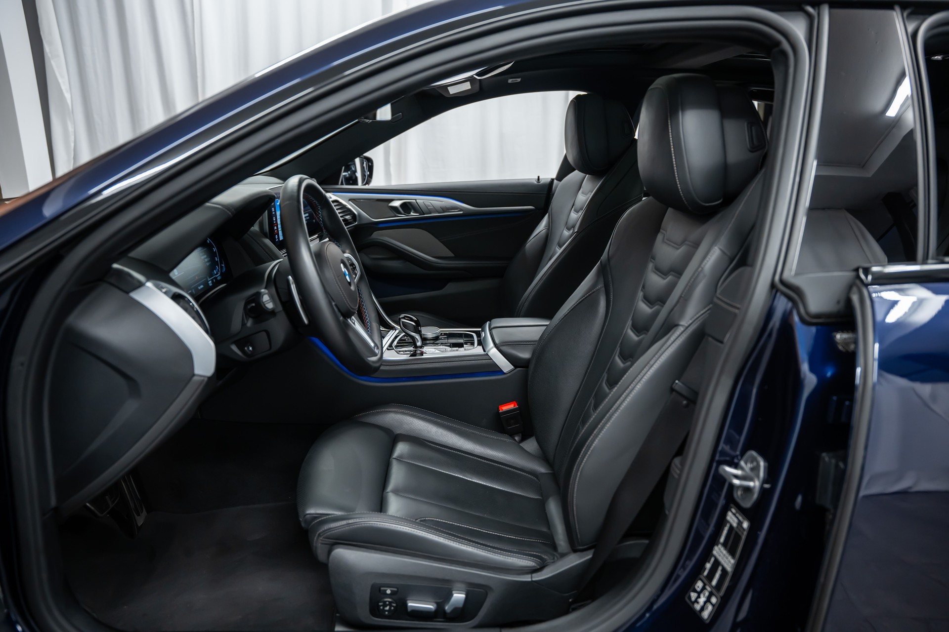 BMW M850i xDrive Gran Coupé Steptronic *Facelift*Panorama*360°*Iconic Glow*-image-12