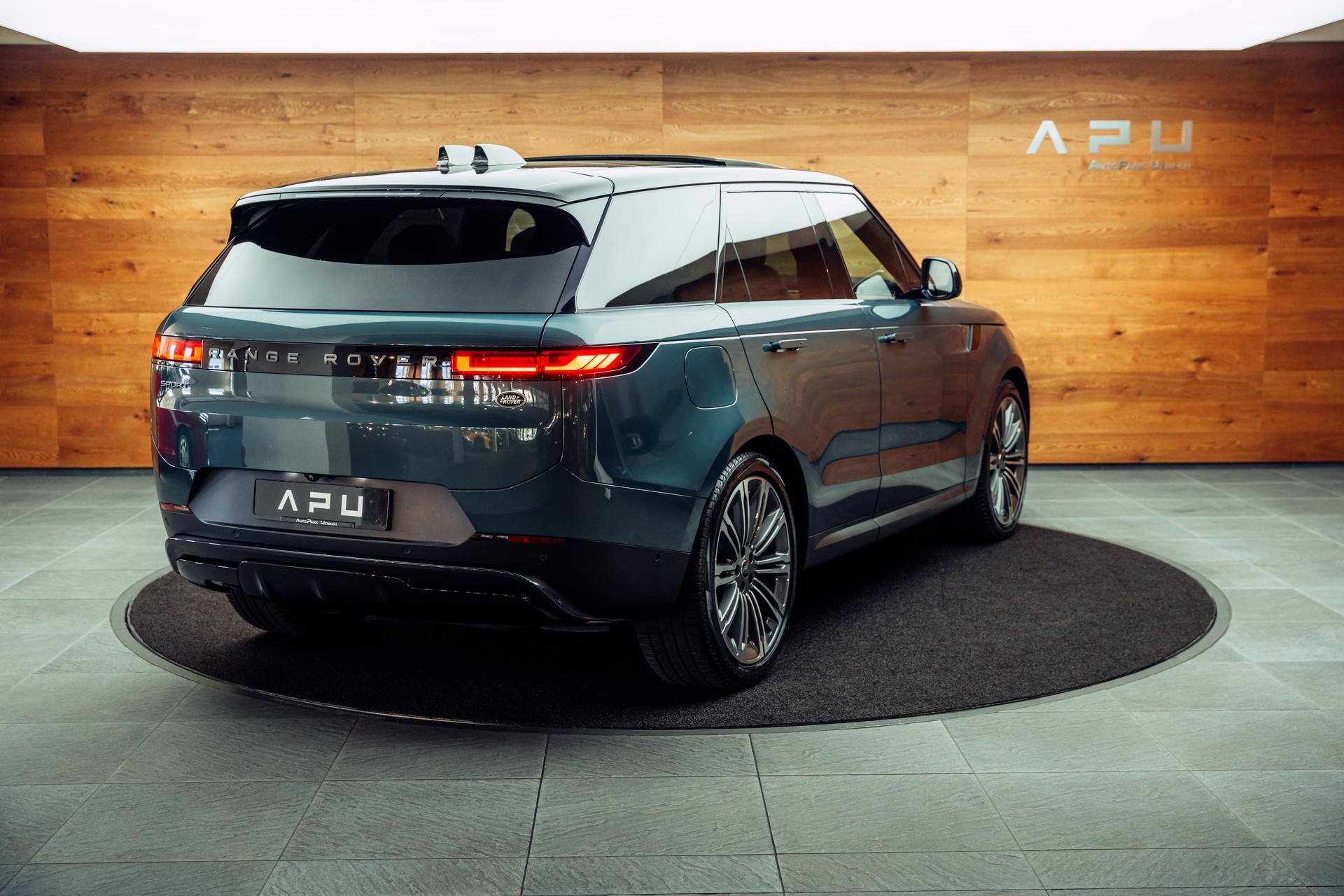 LAND ROVER Range Rover Sport D300 3.0 TD6 MHEV Dynamic SE Automatic Giola Green-showroom-element-1