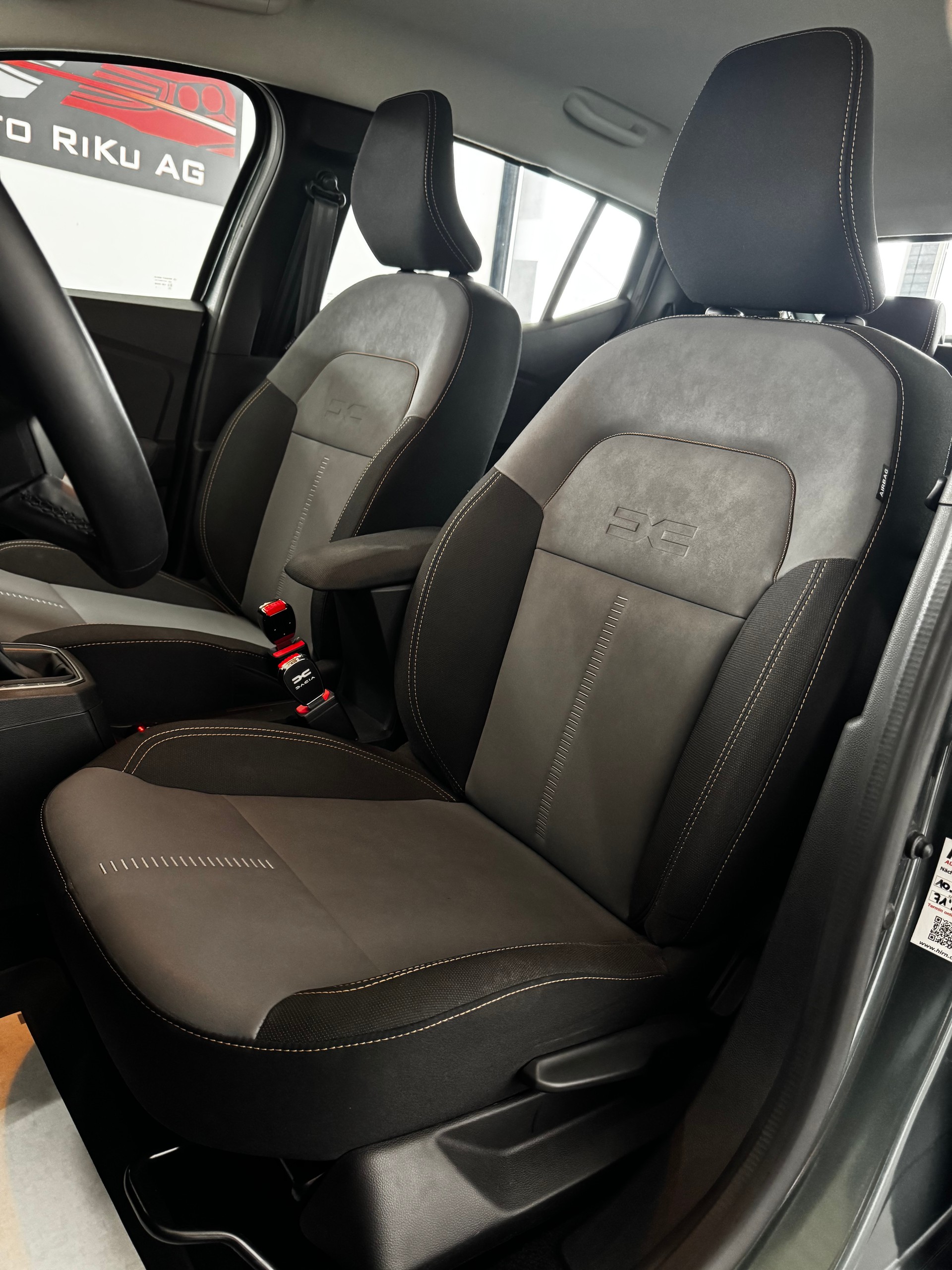 DACIA Sandero Stepway TCe 90 Comfort CVT-image-13