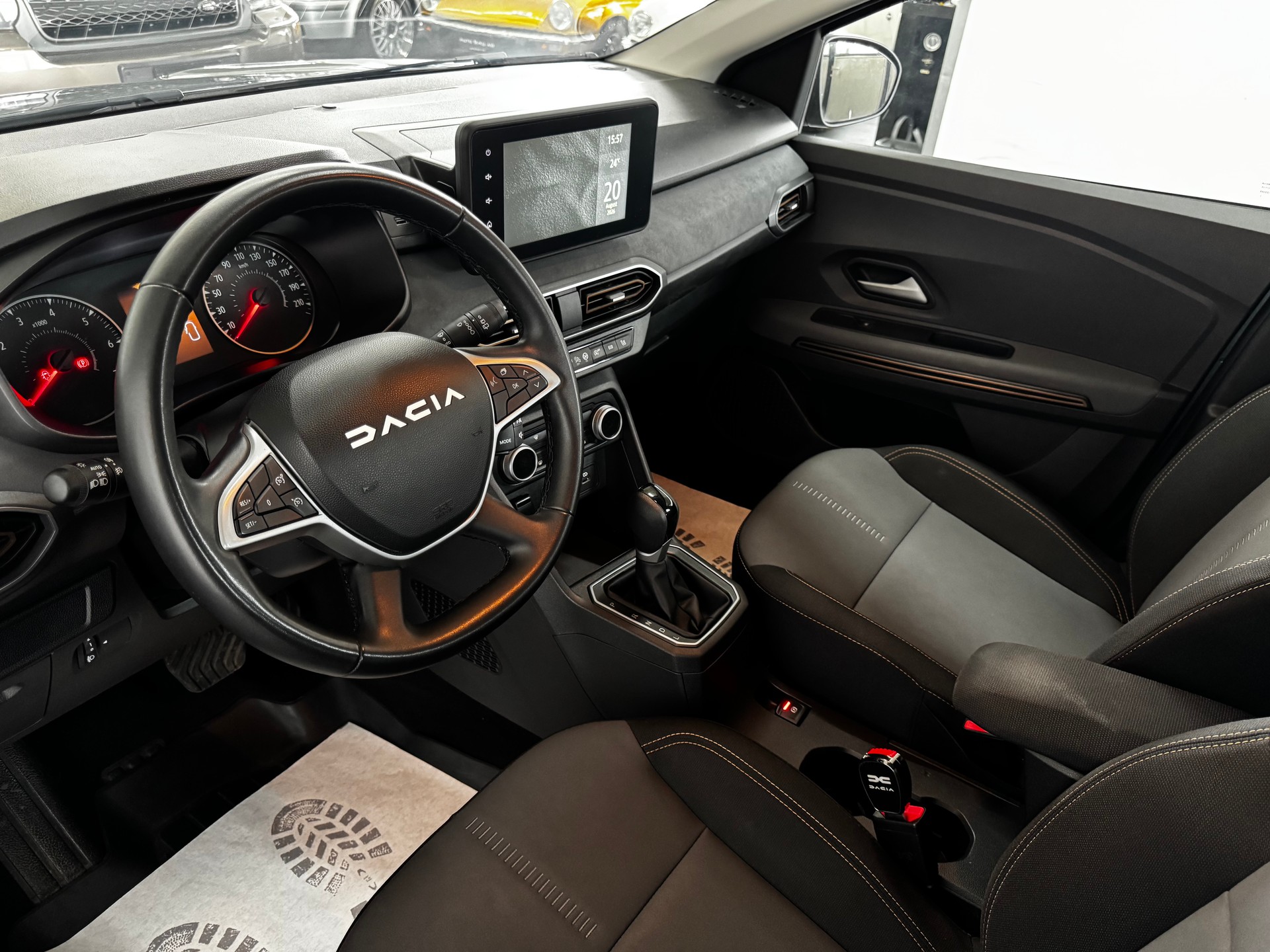 DACIA Sandero Stepway TCe 90 Comfort CVT-image-12