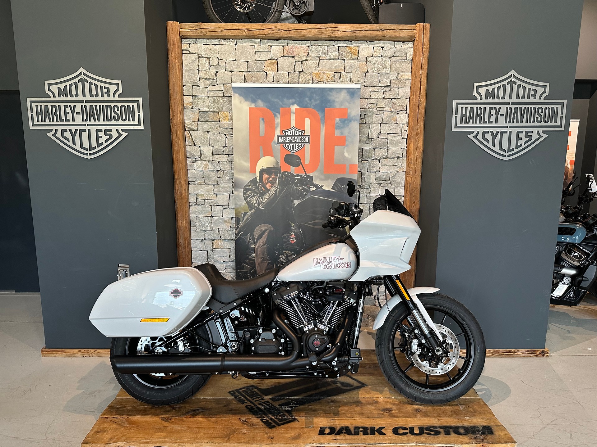 HARLEY-DAVIDSON FXLRST Low Rider ST 117ci