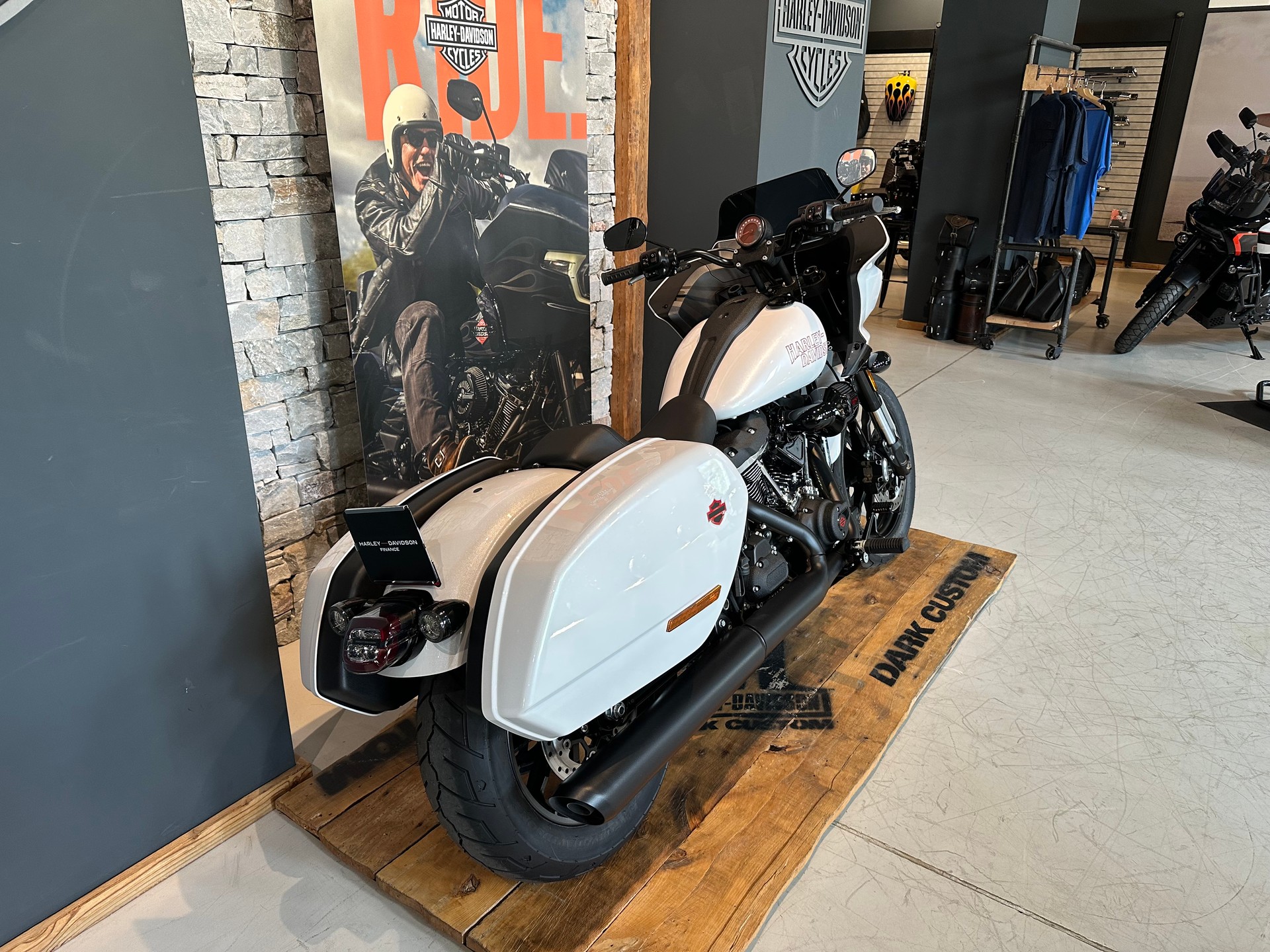 HARLEY-DAVIDSON FXLRST Low Rider ST 117ci-showroom-element-2