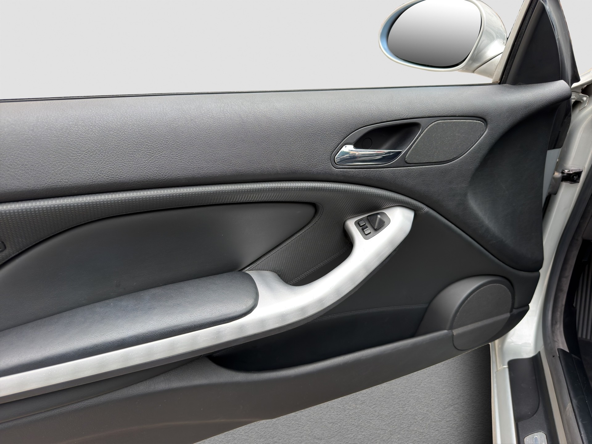BMW 330Ci Cabriolet-image-10