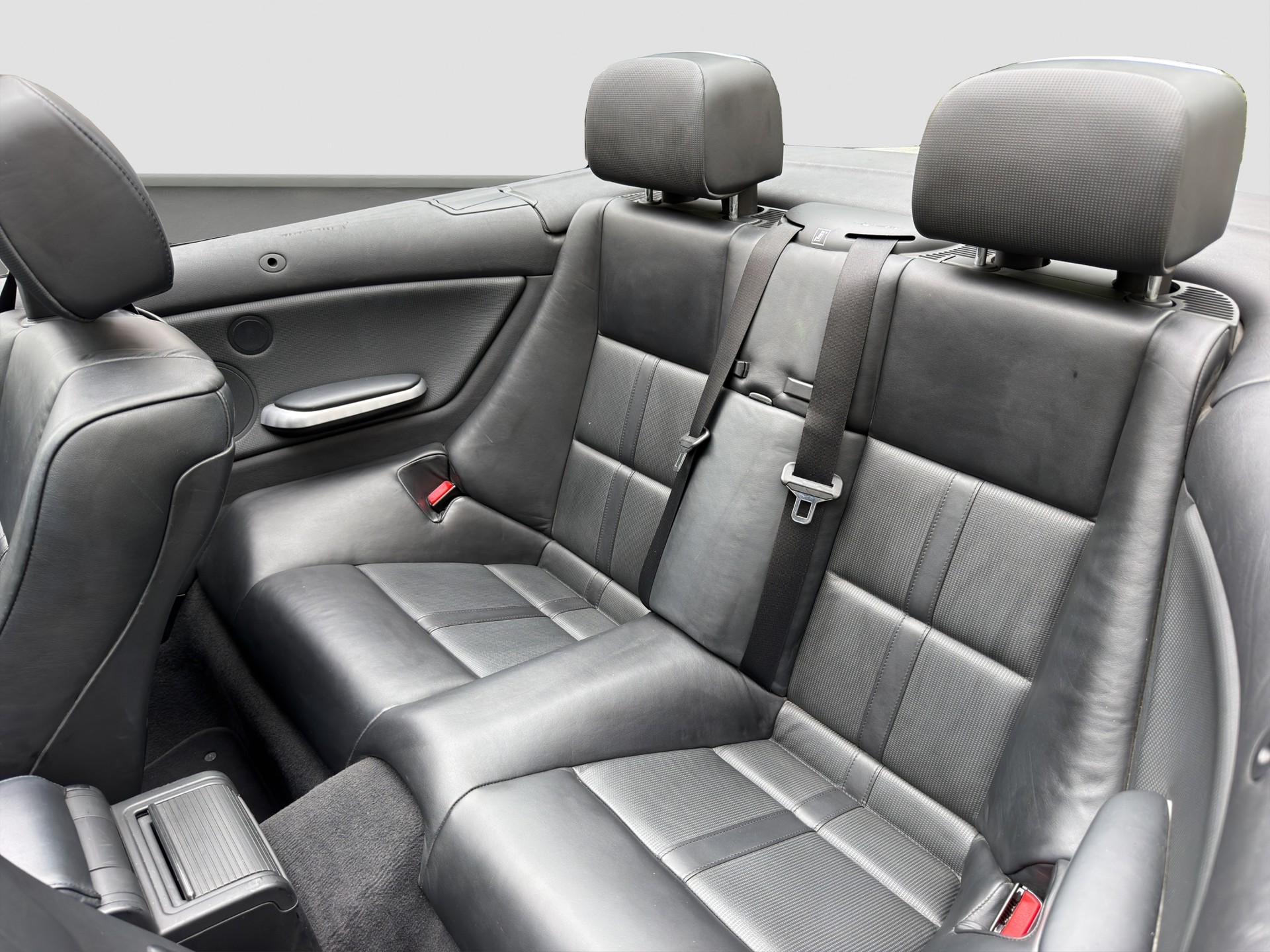 BMW 330Ci Cabriolet-image-12