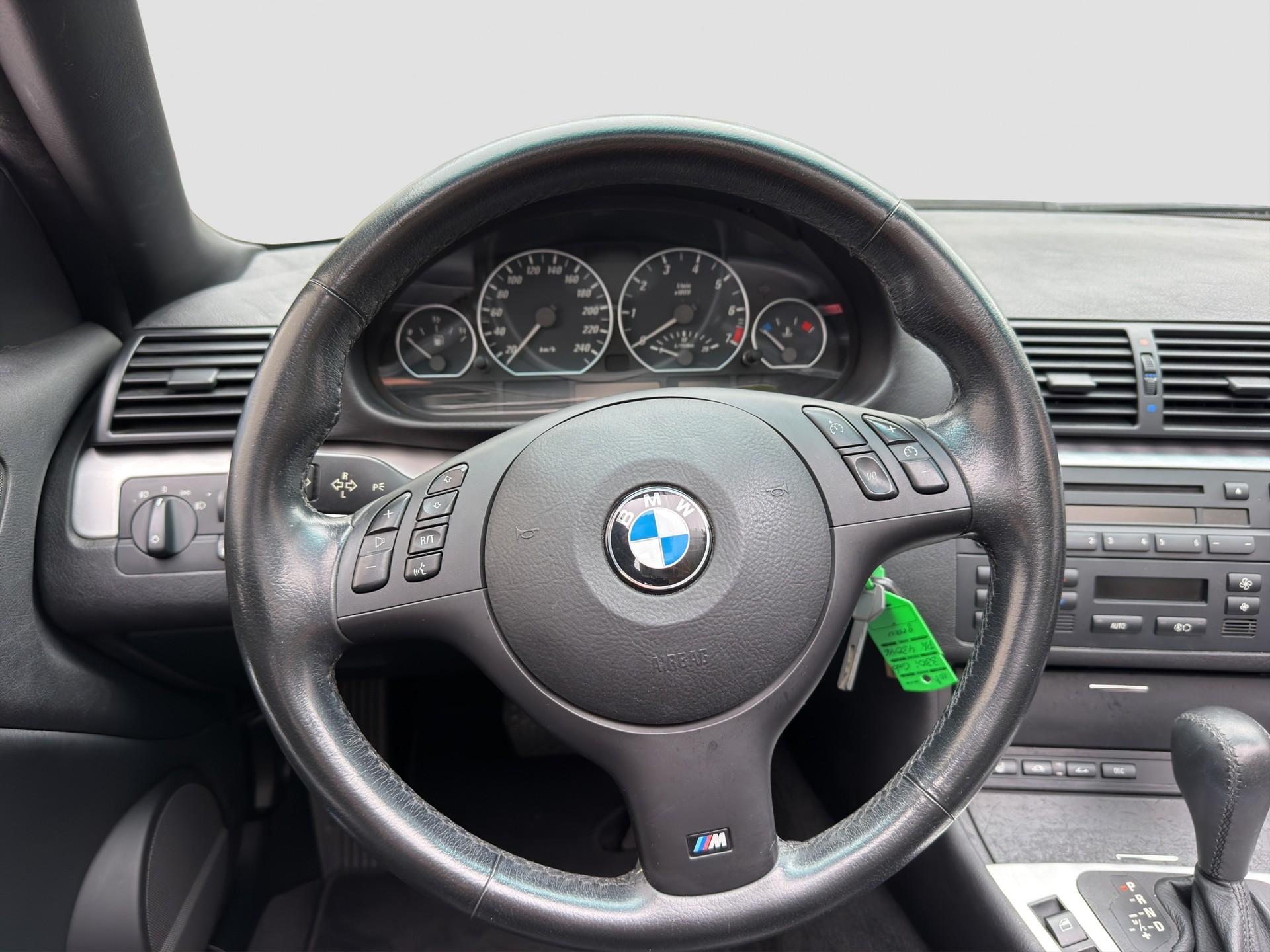 BMW 330Ci Cabriolet-image-9