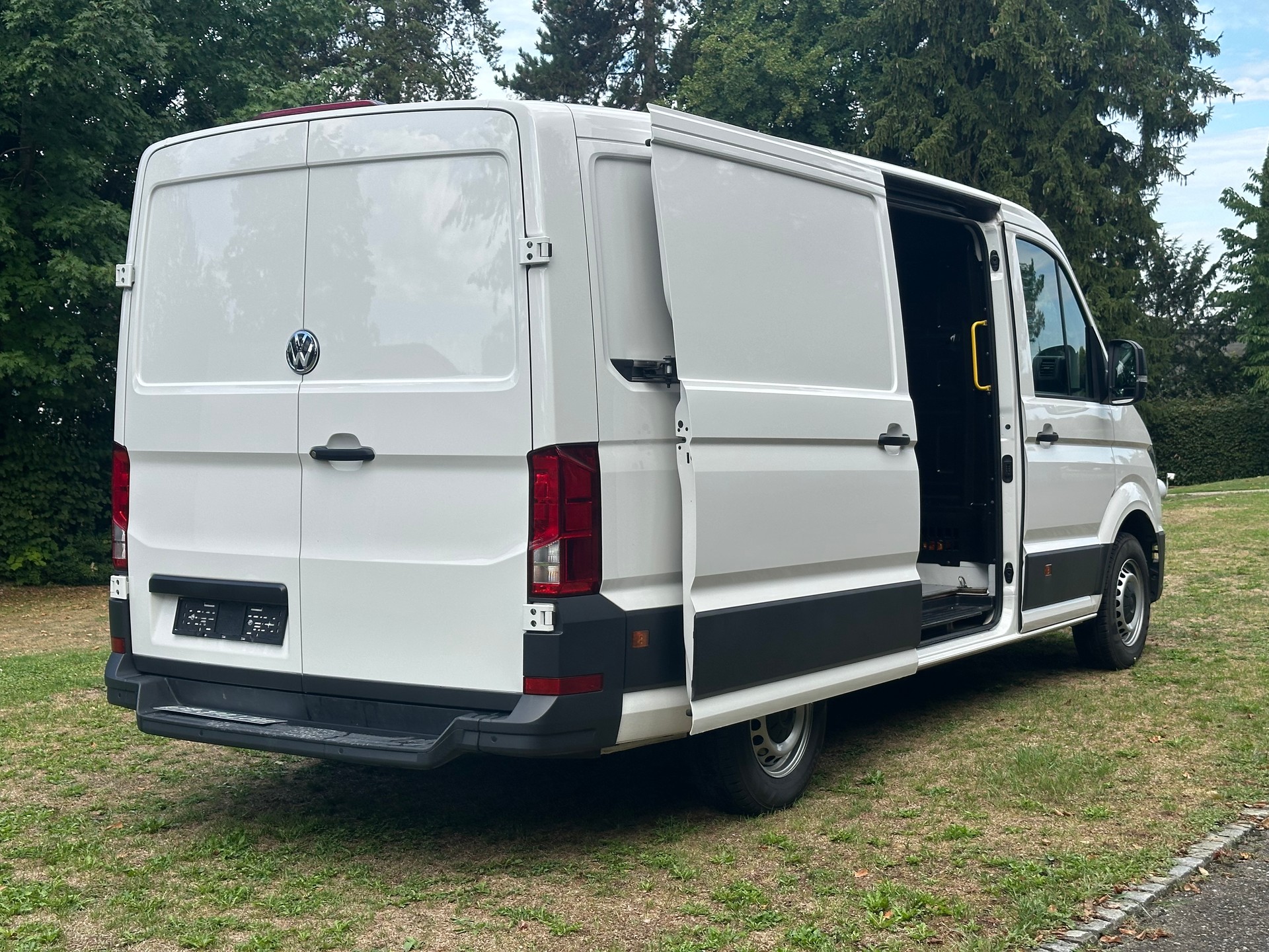 VW Crafter 35 2.0 TDI L4-image-4