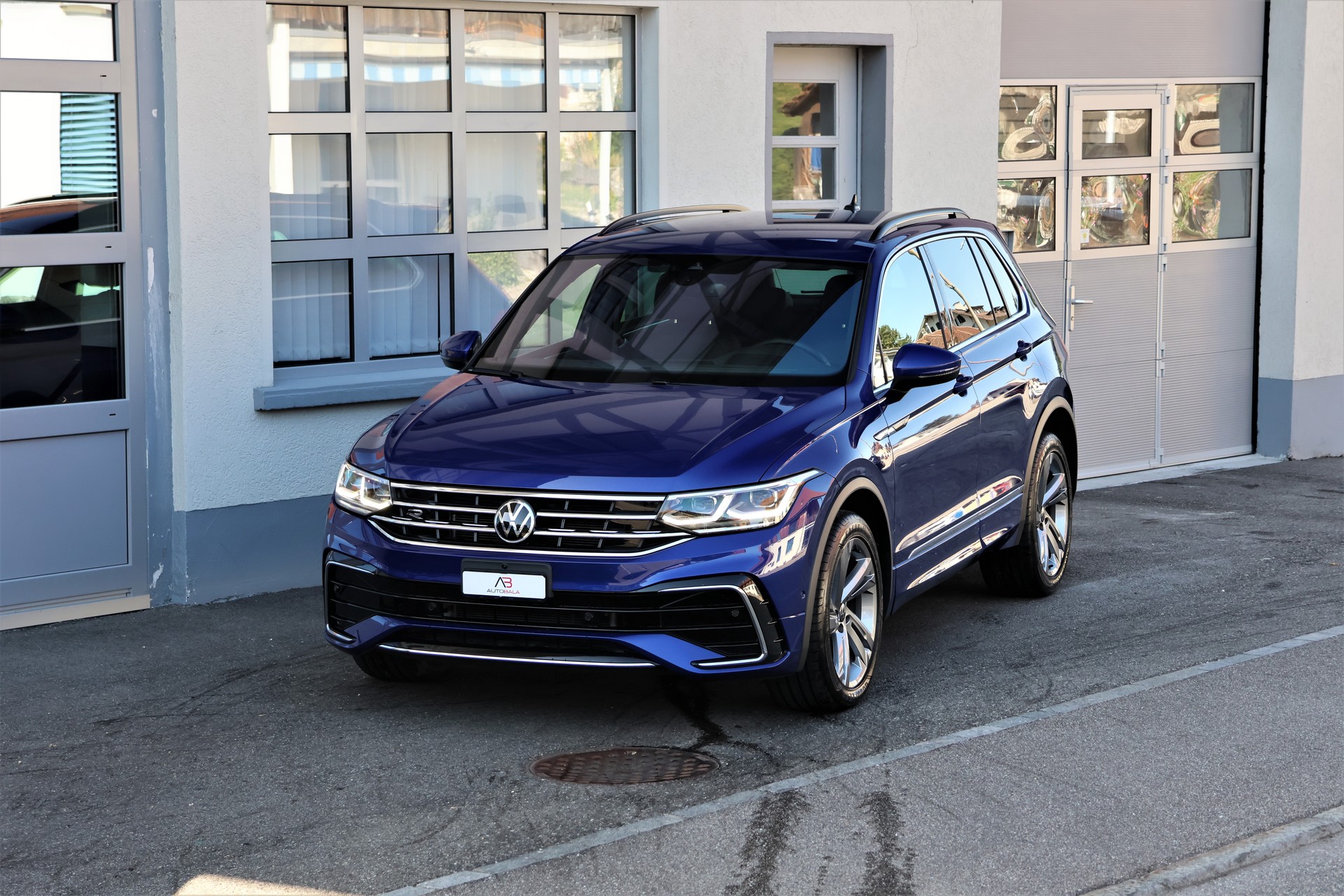 VW Tiguan 2.0 TDI SCR R-Line 4Motion DSG 200PS-image-0