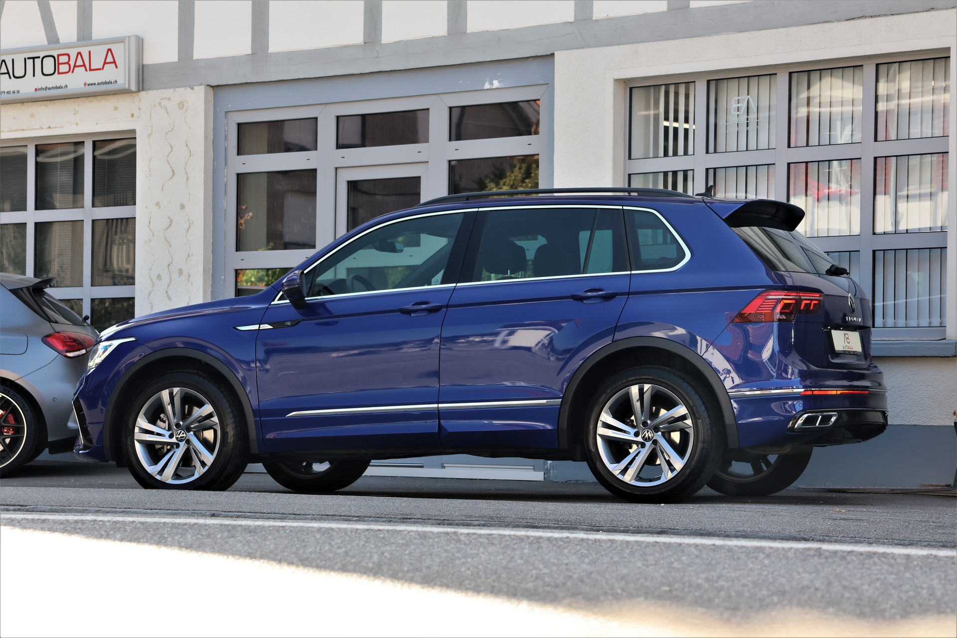 VW Tiguan 2.0 TDI SCR R-Line 4Motion DSG 200PS-image-3