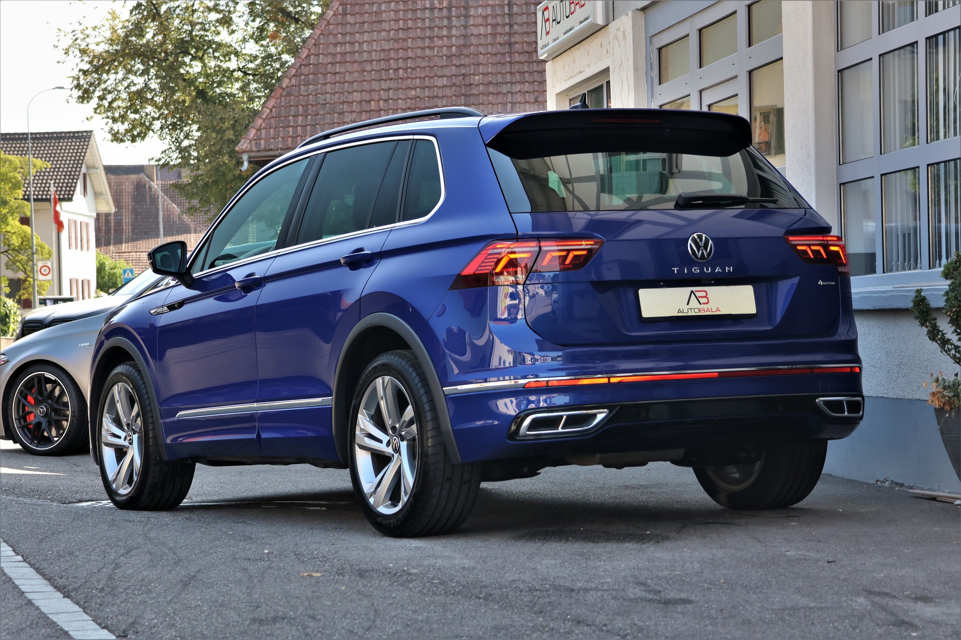 VW Tiguan 2.0 TDI SCR R-Line 4Motion DSG 200PS-image-2