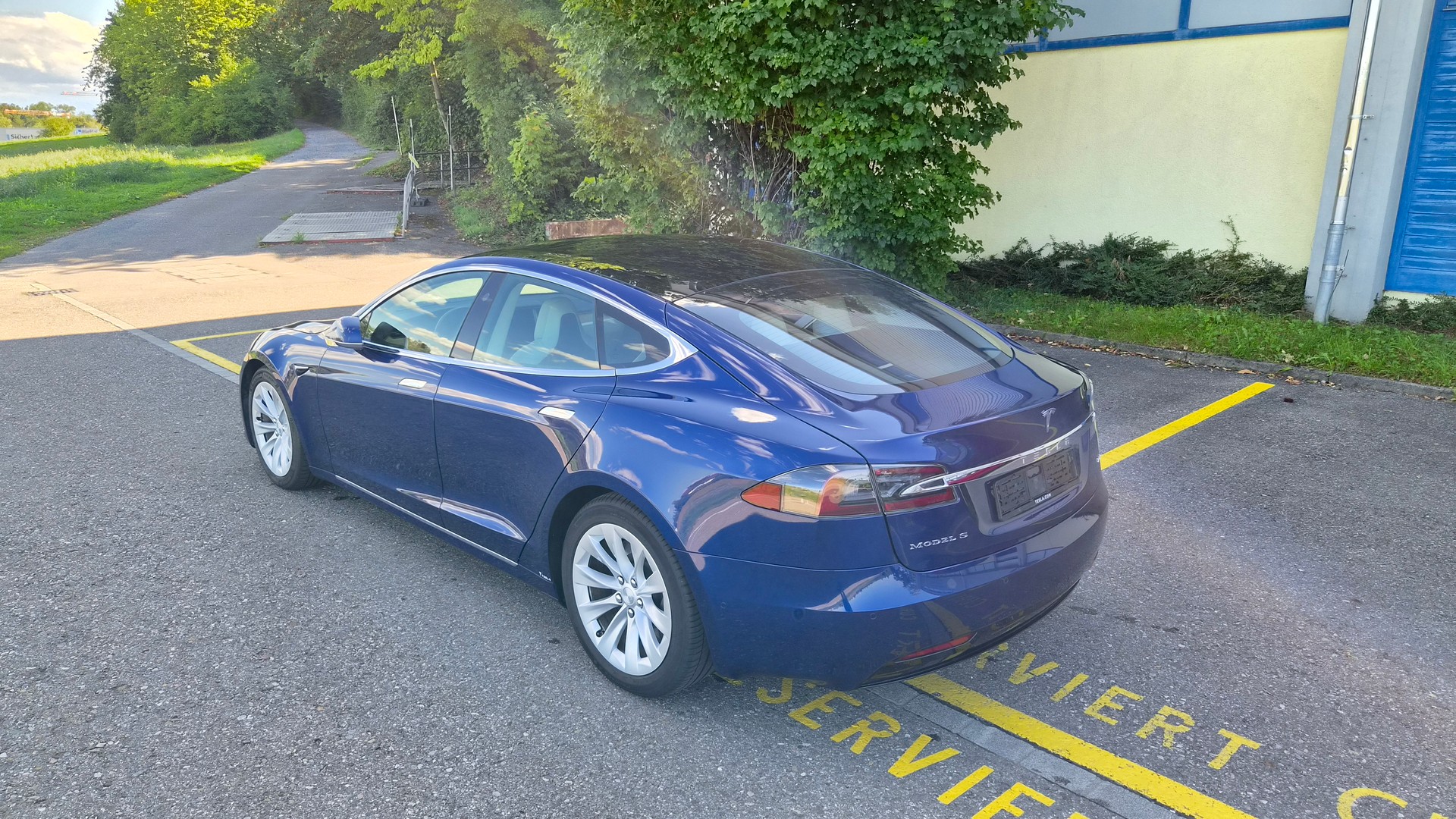 TESLA Model S 75 D-image-6