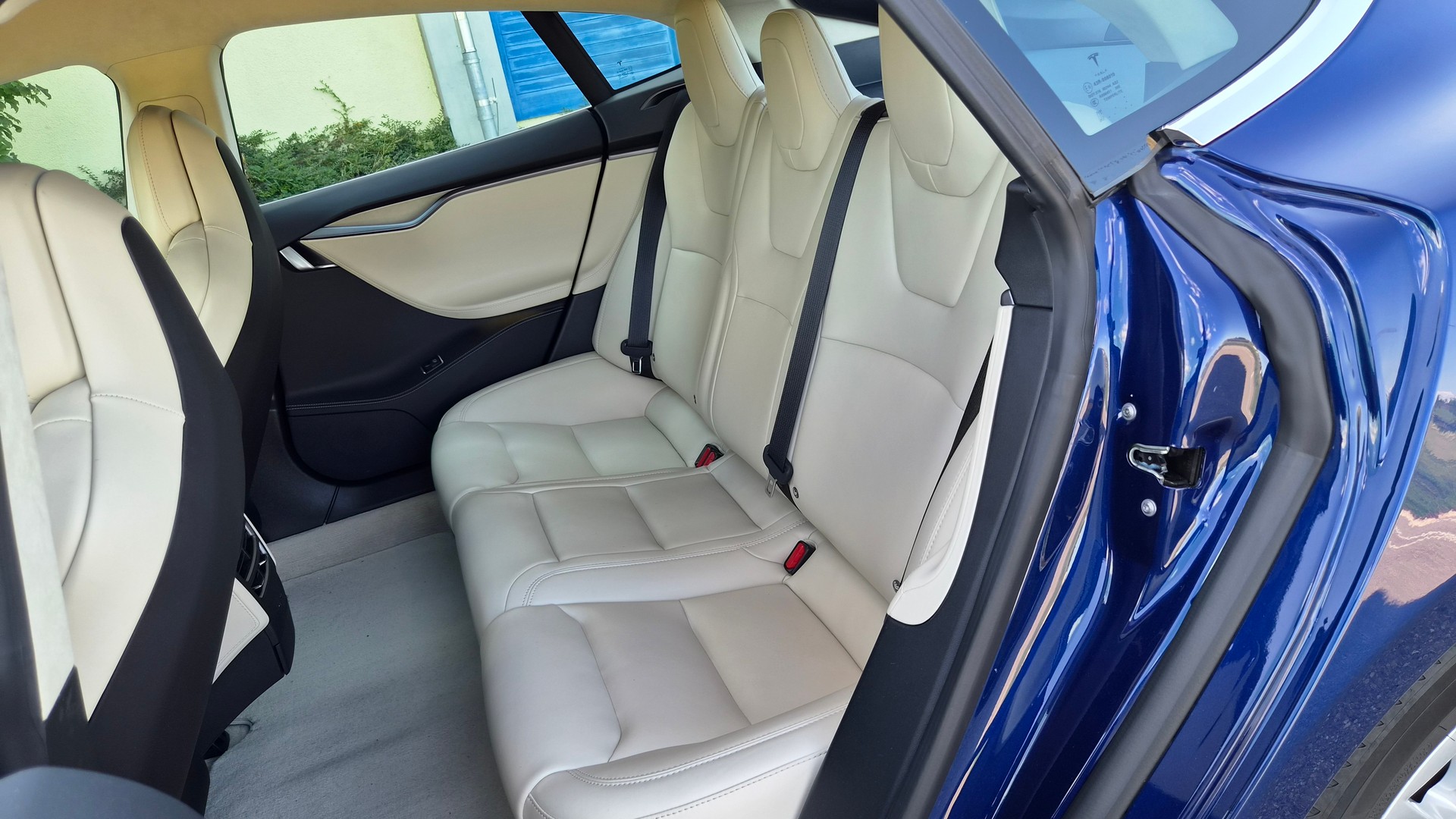 TESLA Model S 75 D-image-11