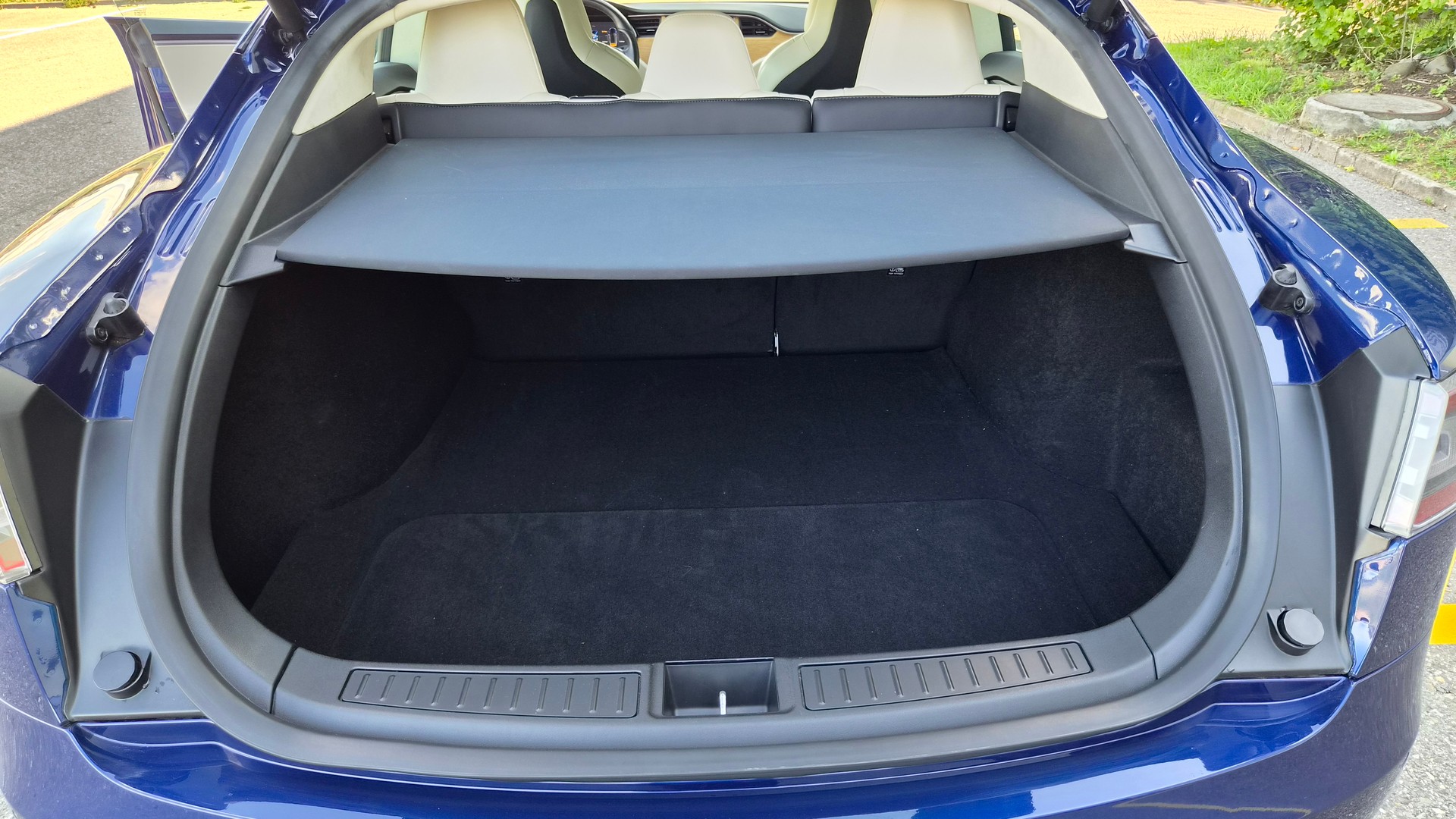 TESLA Model S 75 D-image-12