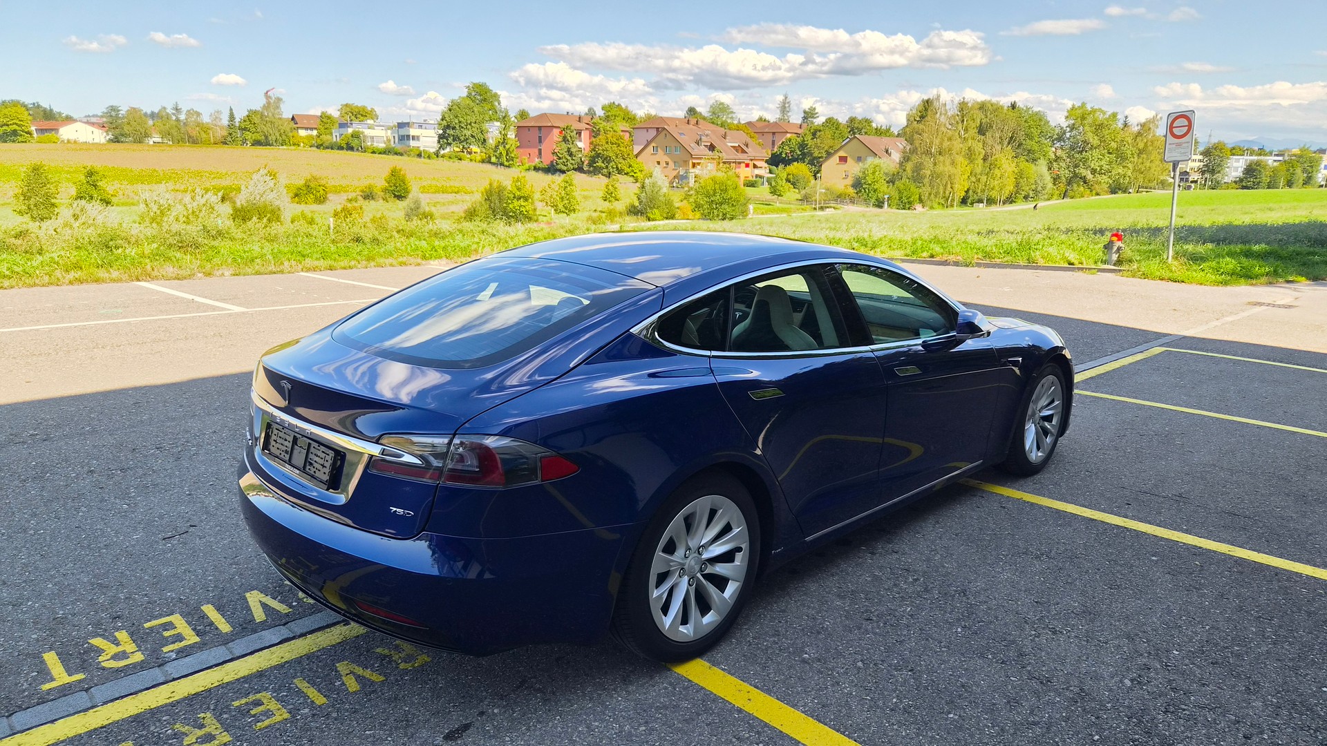 TESLA Model S 75 D-image-4