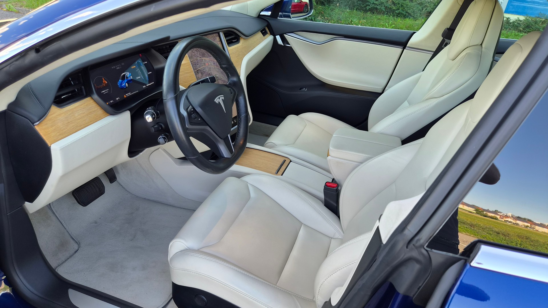 TESLA Model S 75 D-image-8