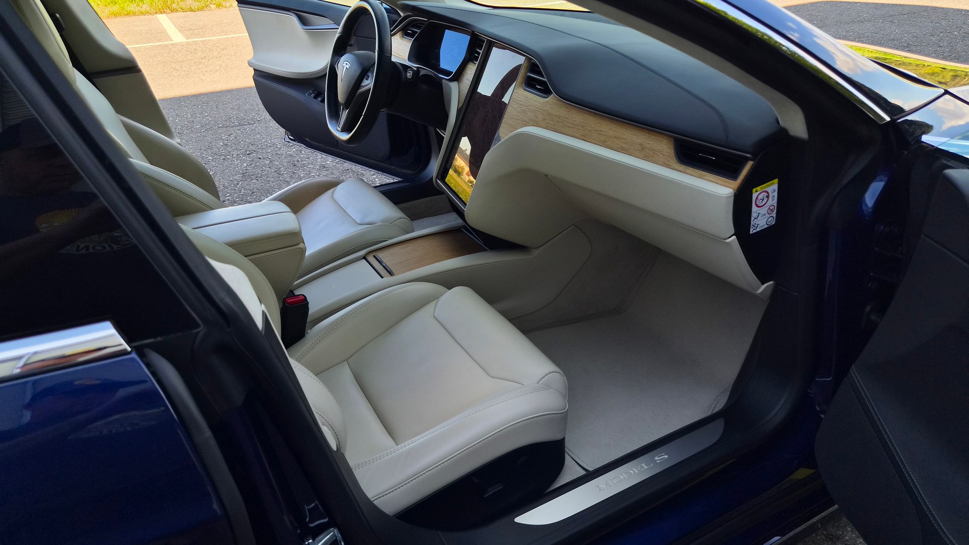 TESLA Model S 75 D-image-10