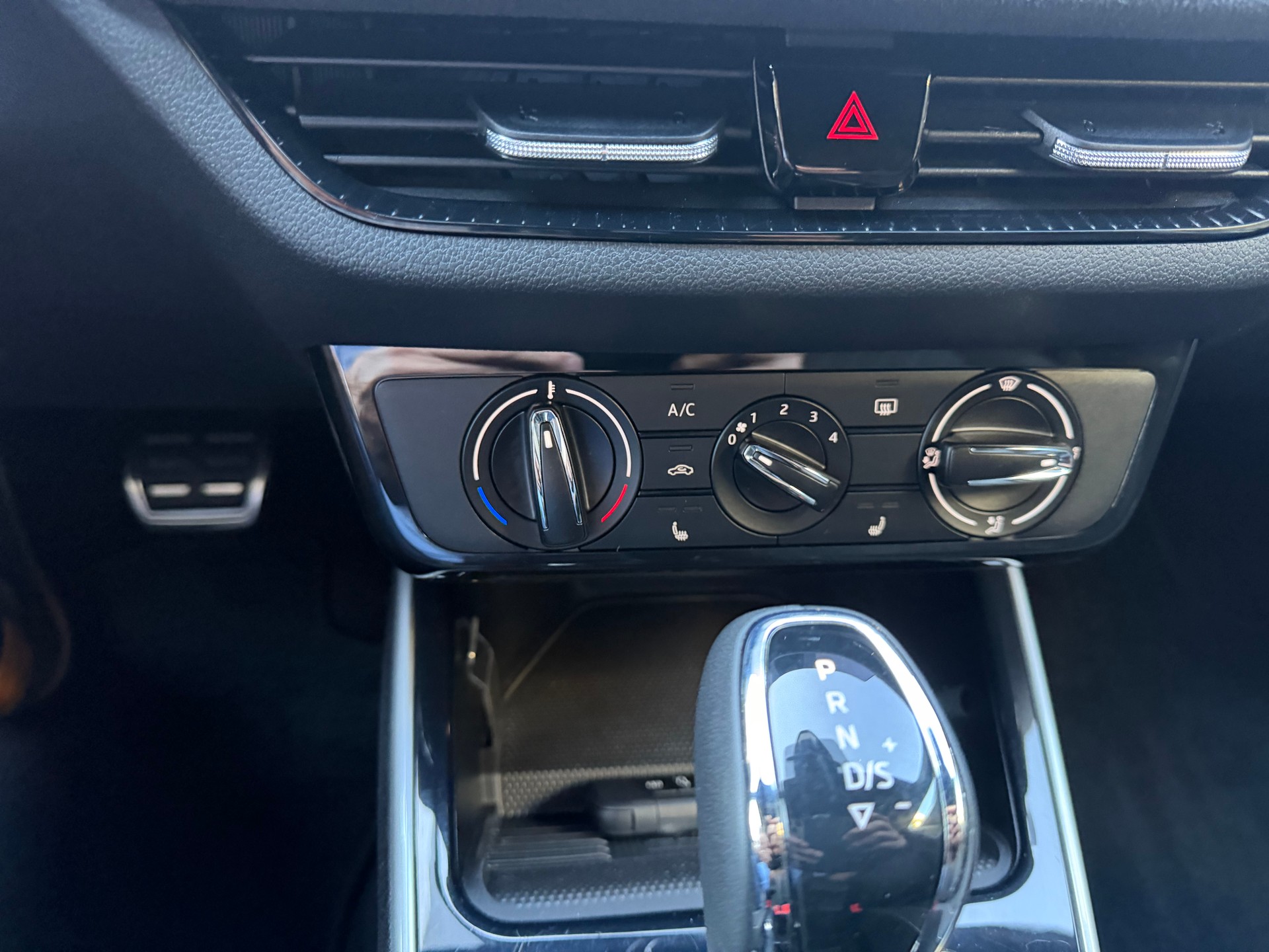 SKODA Fabia 1.0 TSI Selection DSG-image-8