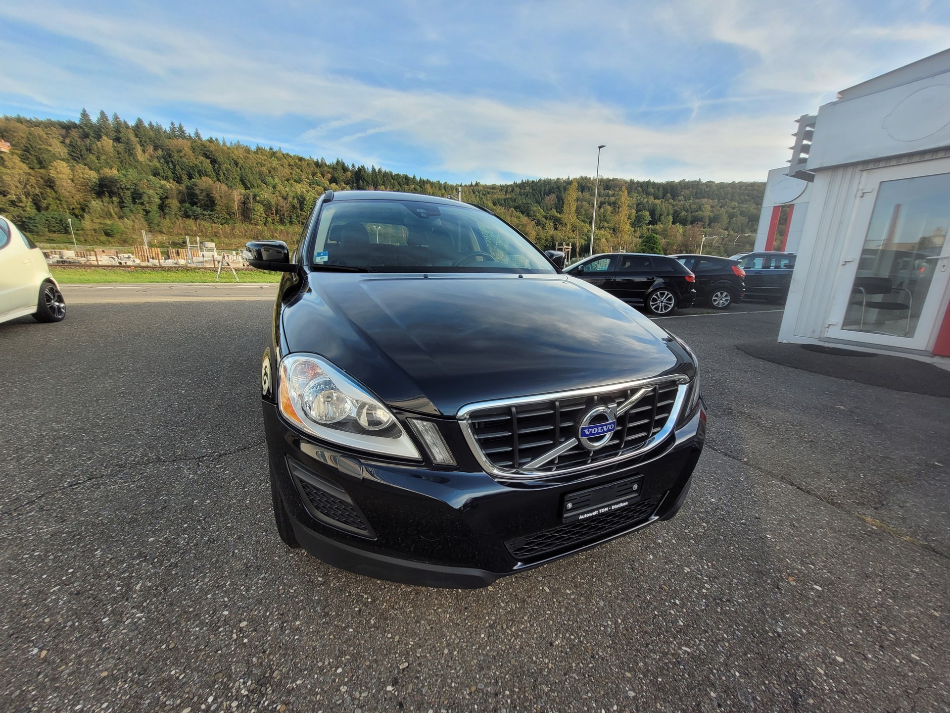 VOLVO XC60 D5 AWD Momentum Geartronic-image-1