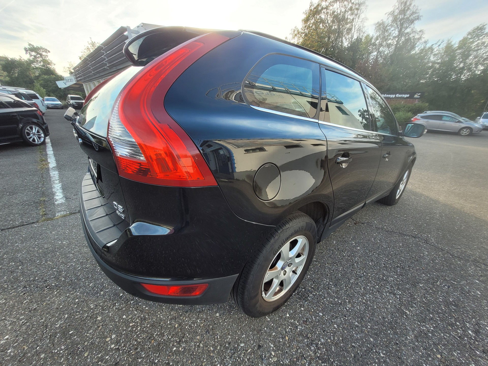 VOLVO XC60 D5 AWD Momentum Geartronic-image-3