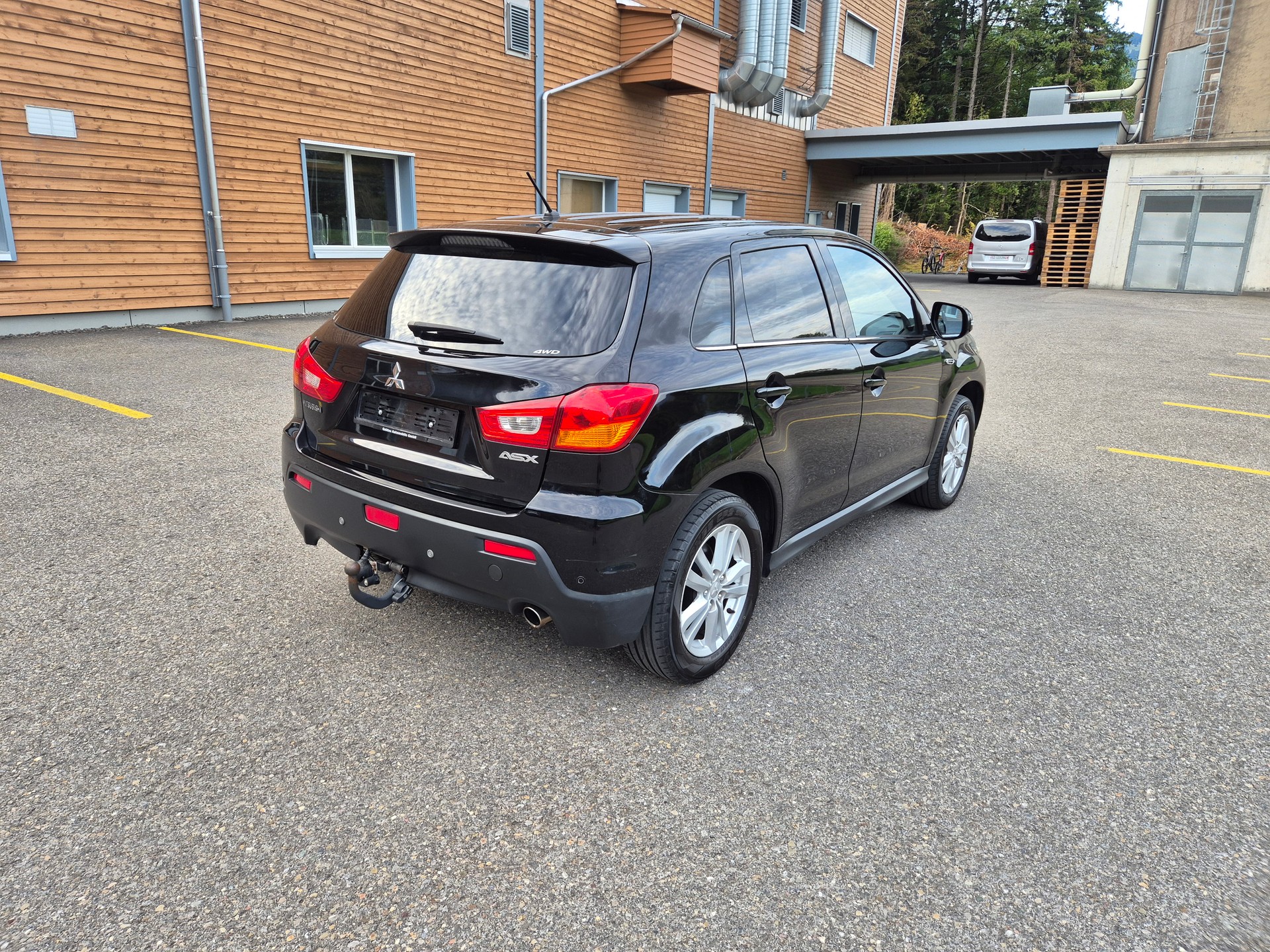 MITSUBISHI ASX 1.8 DID Inform 4WD-image-3