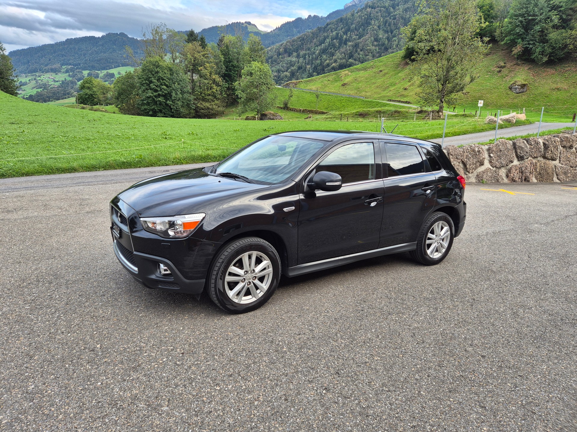 MITSUBISHI ASX 1.8 DID Inform 4WD-image-1