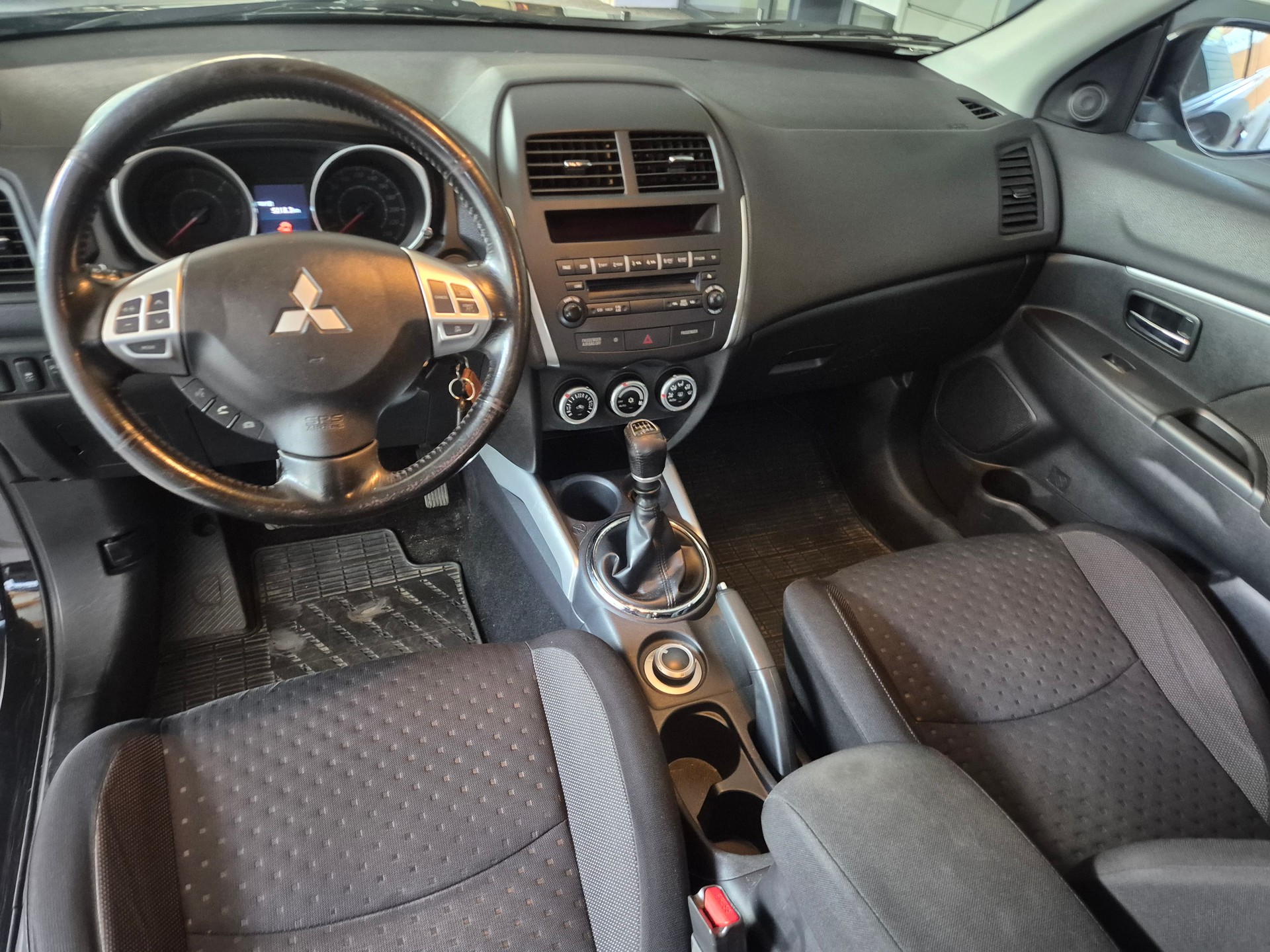 MITSUBISHI ASX 1.8 DID Inform 4WD-image-5