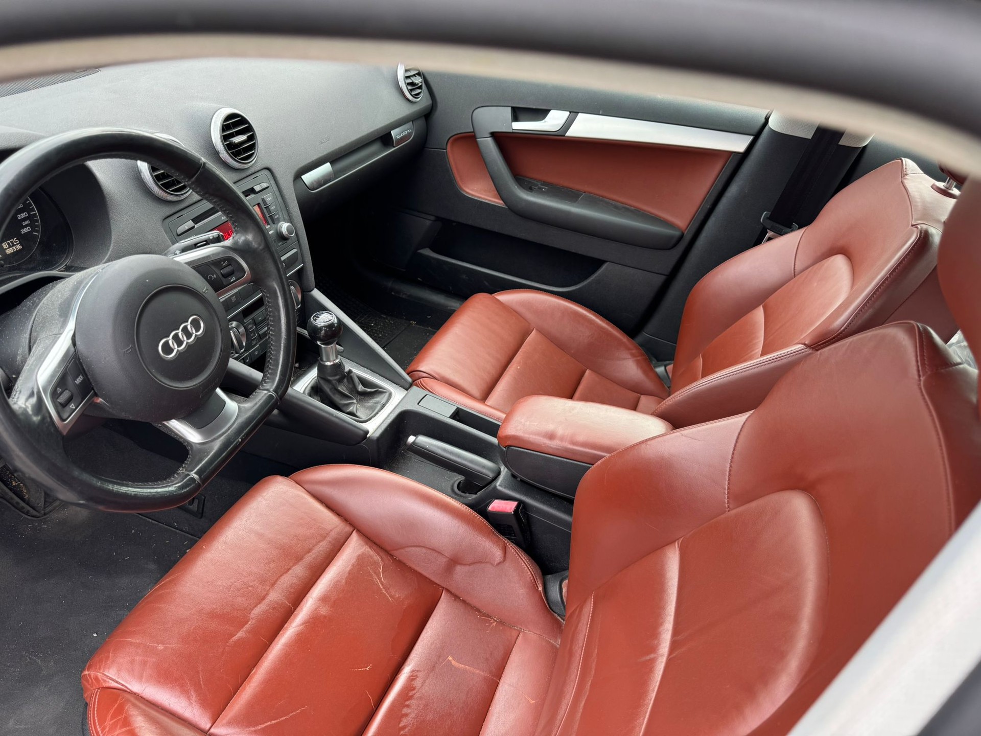AUDI A3 Sportback 2.0 TDI Ambition quattro-image-9