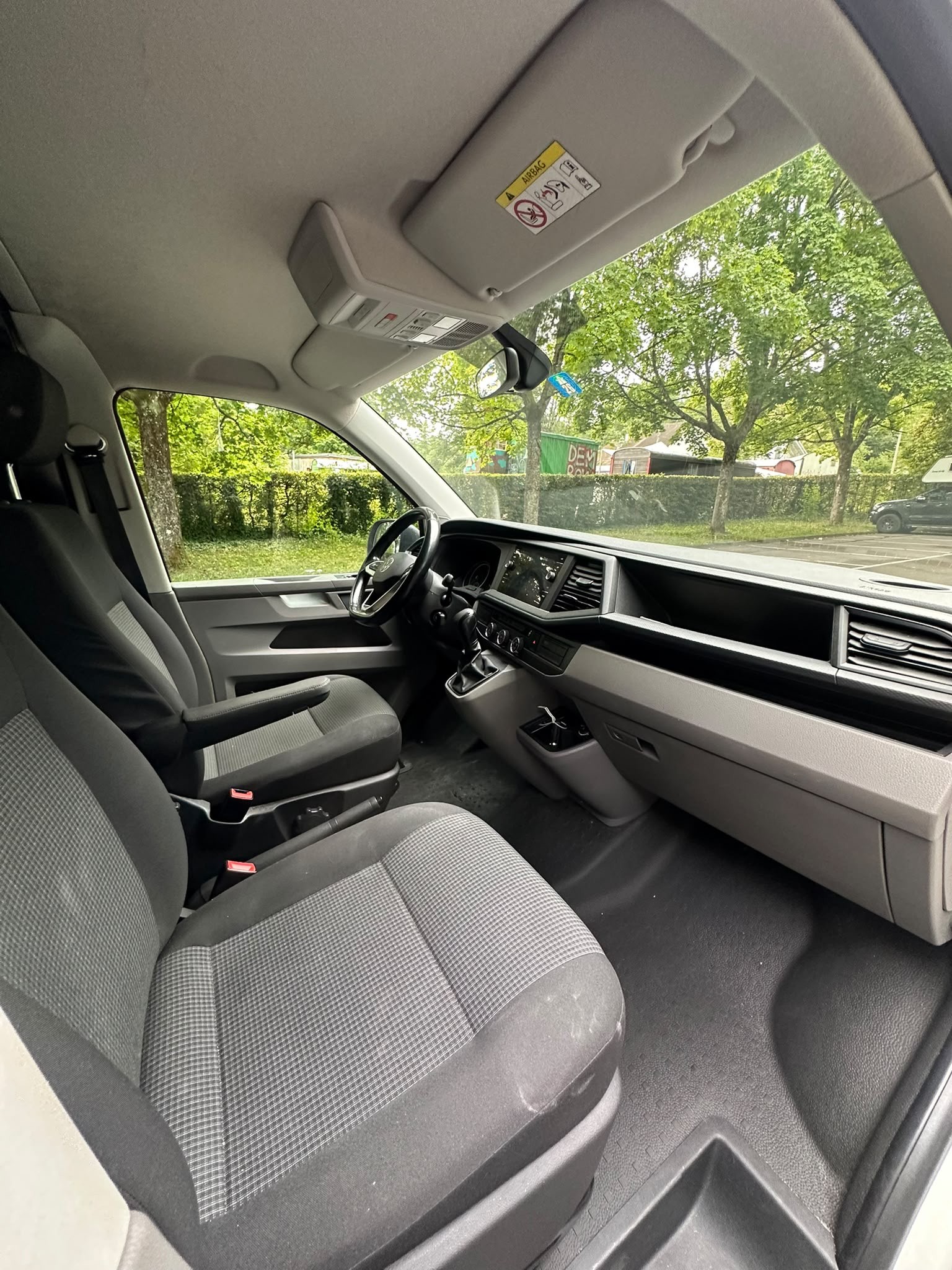 VW T6.1 2.0 TDI 4Motion DSG-image-10