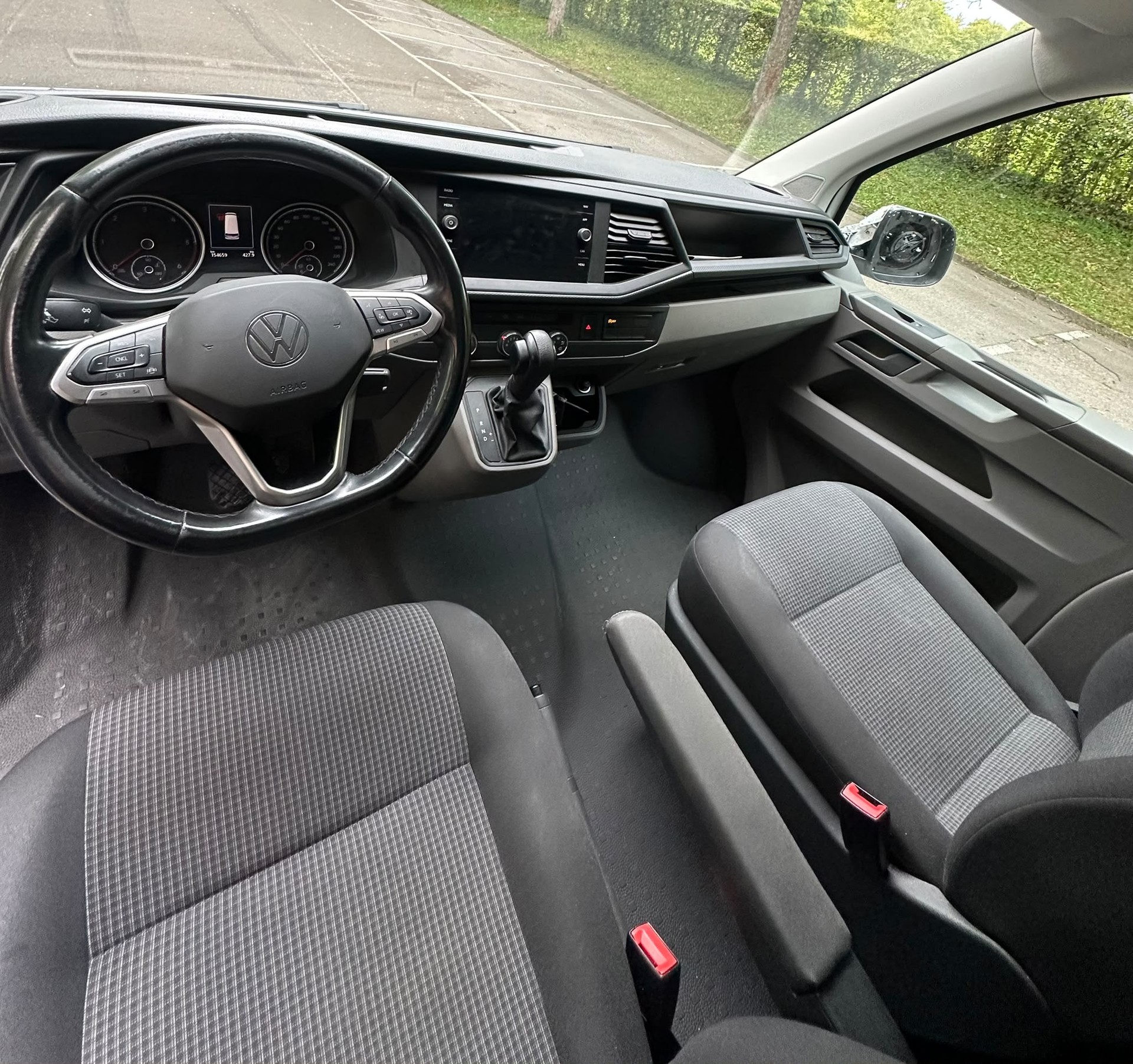 VW T6.1 2.0 TDI 4Motion DSG-image-9