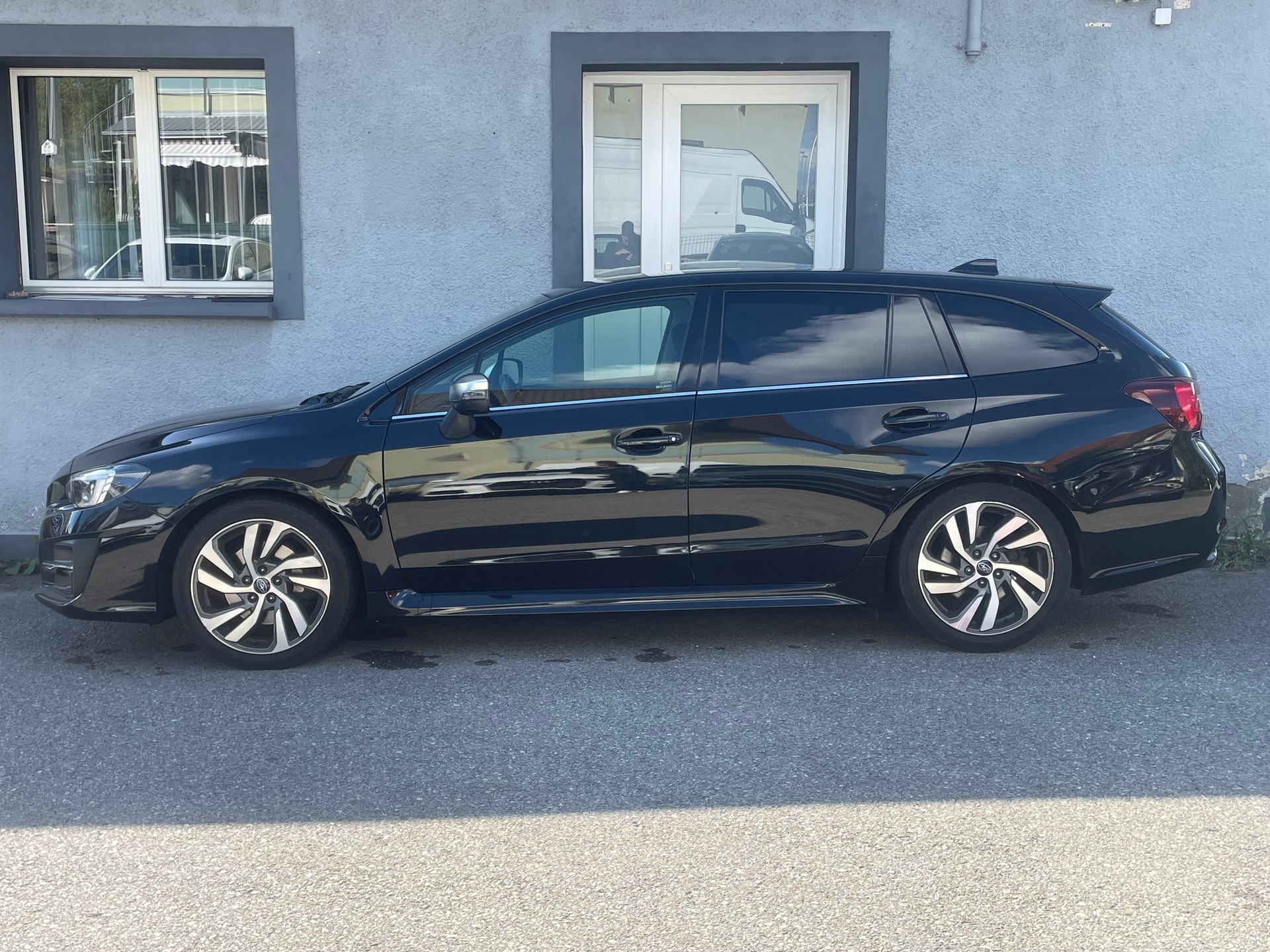 SUBARU Levorg 2.0i Advantage AWD Lineartronic-image-2