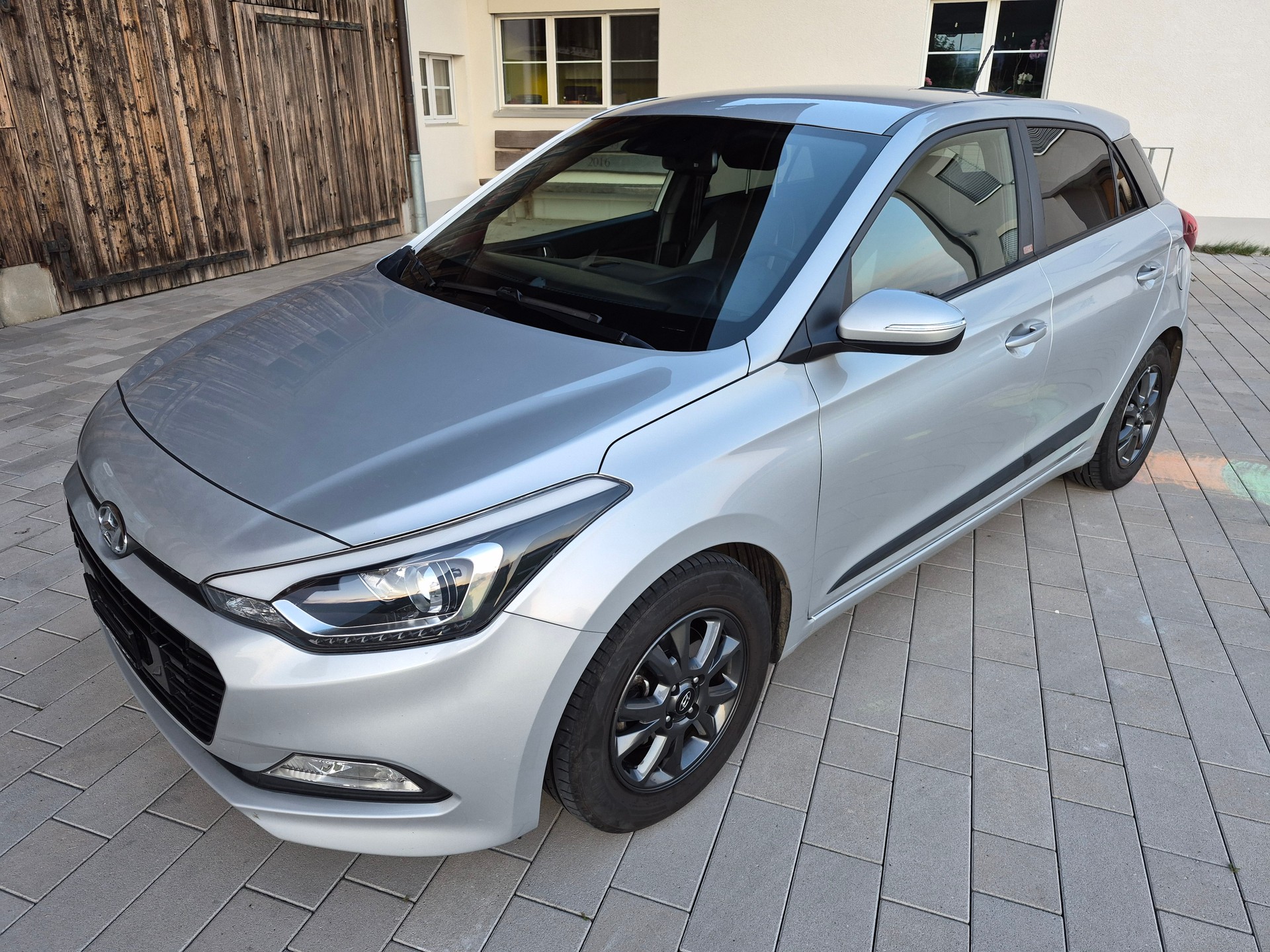 HYUNDAI 1.0 T-GDi Exxtra Plus-image-0