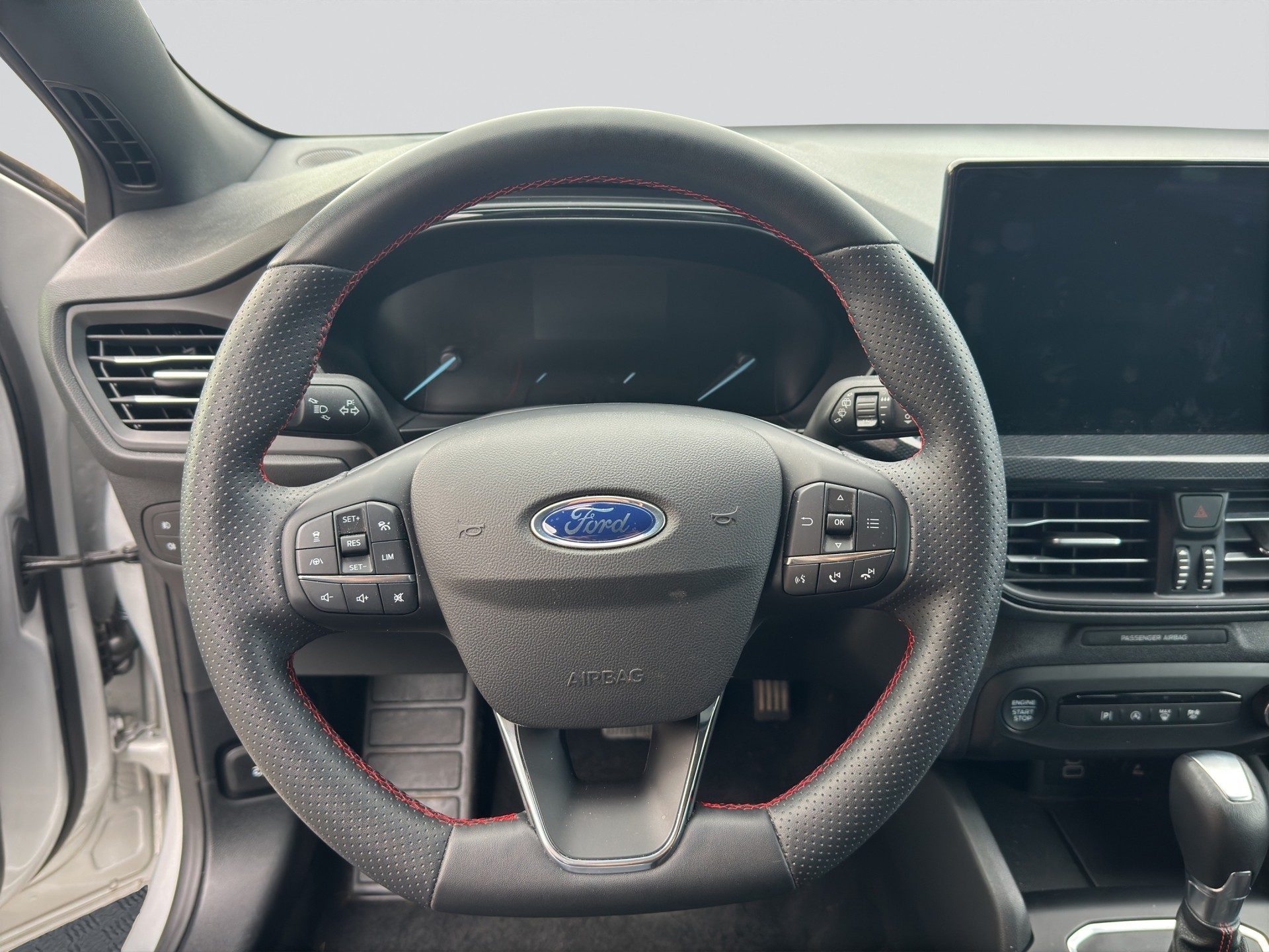 FORD Focus 1.0 MHEV ST-Line Automat-image-9