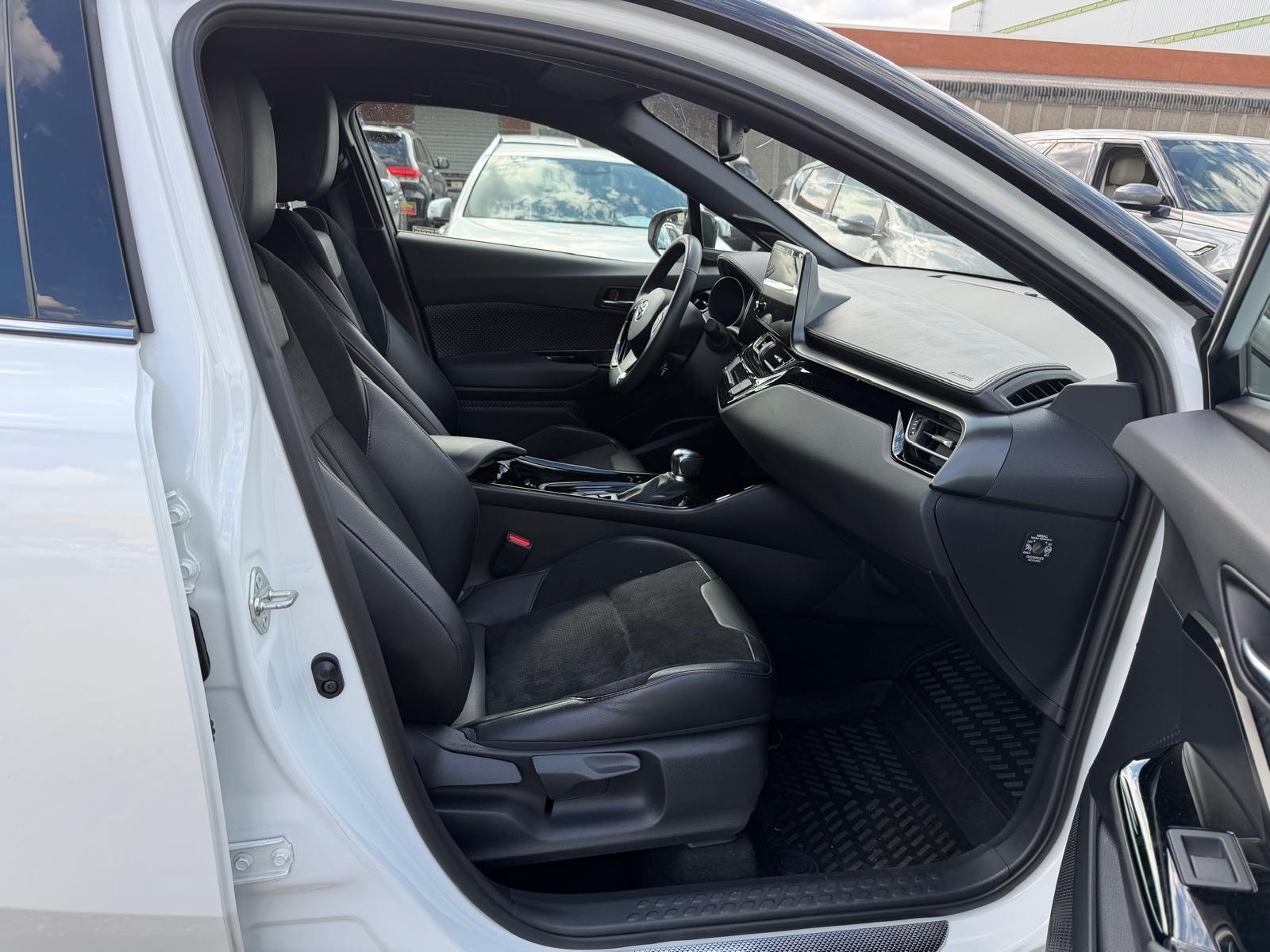 TOYOTA C-HR 2.0 VVTi HSD Move-image-10