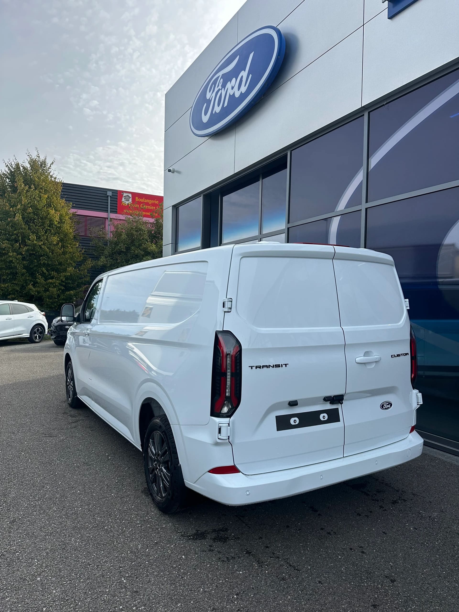FORD Transit Custom Van 320 L2 2.0 EcoBl Limited/170CV/Aut.-showroom-element-3