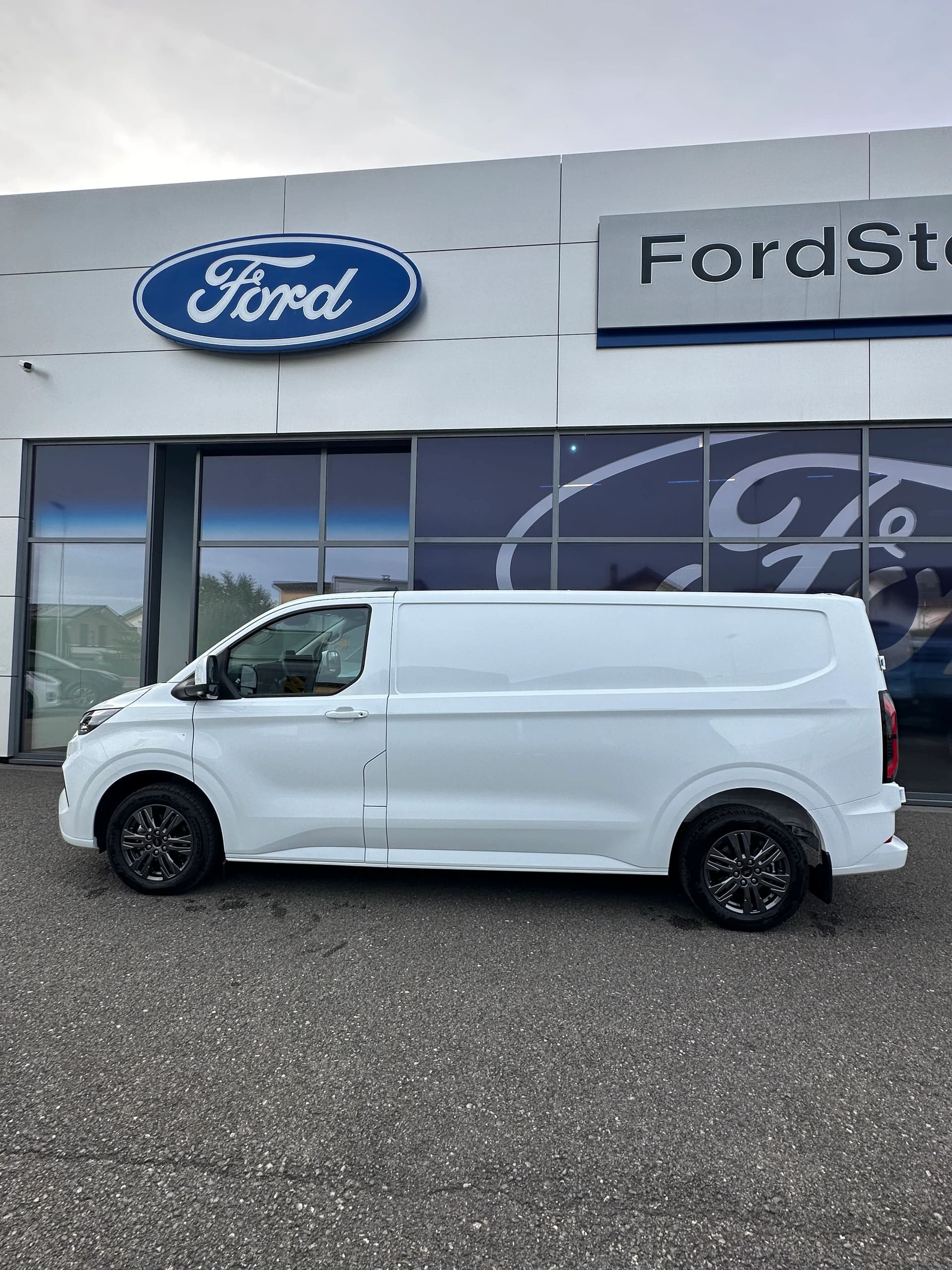 FORD Transit Custom Van 320 L2 2.0 EcoBl Limited/170CV/Aut.-showroom-element-2