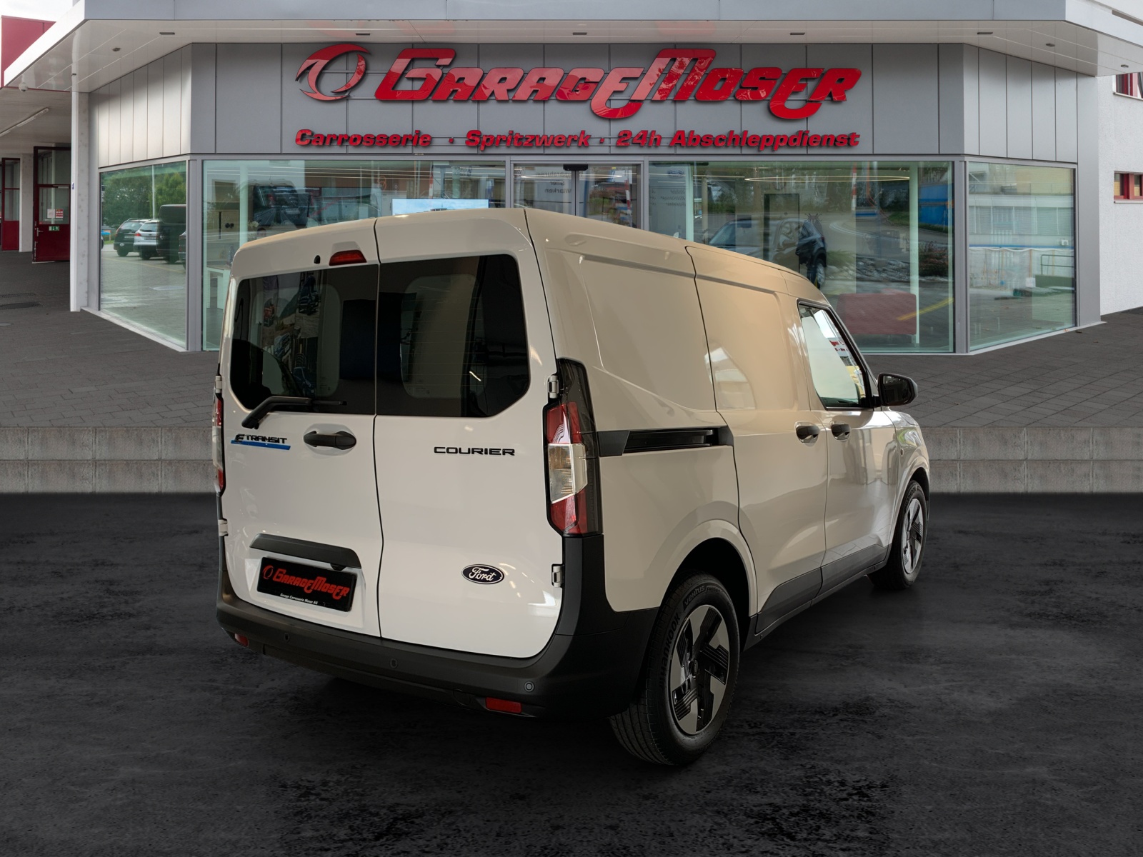 FORD E-Transit Courier Van Trend-image-4