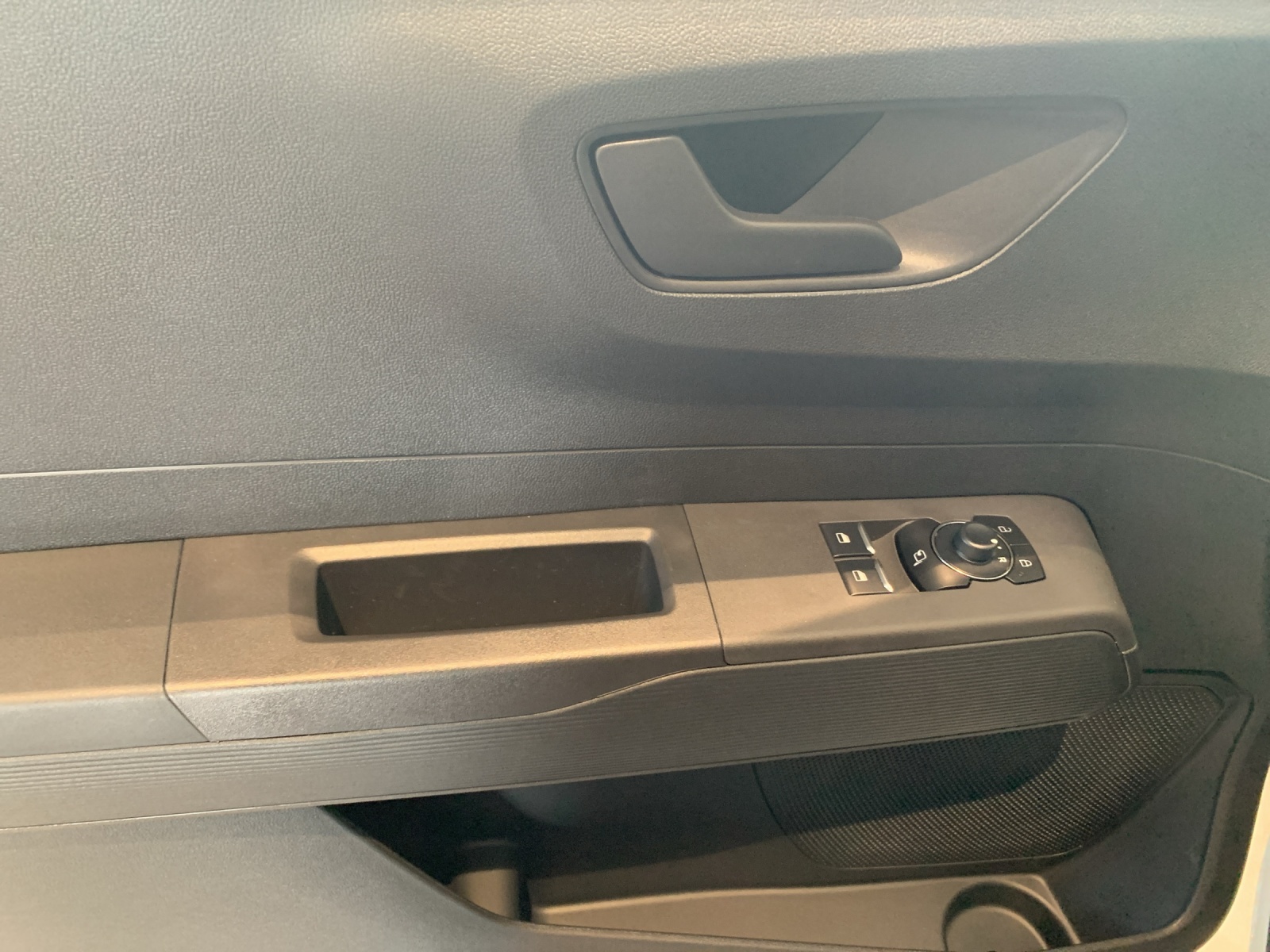 FORD E-Transit Courier Van Trend-image-7