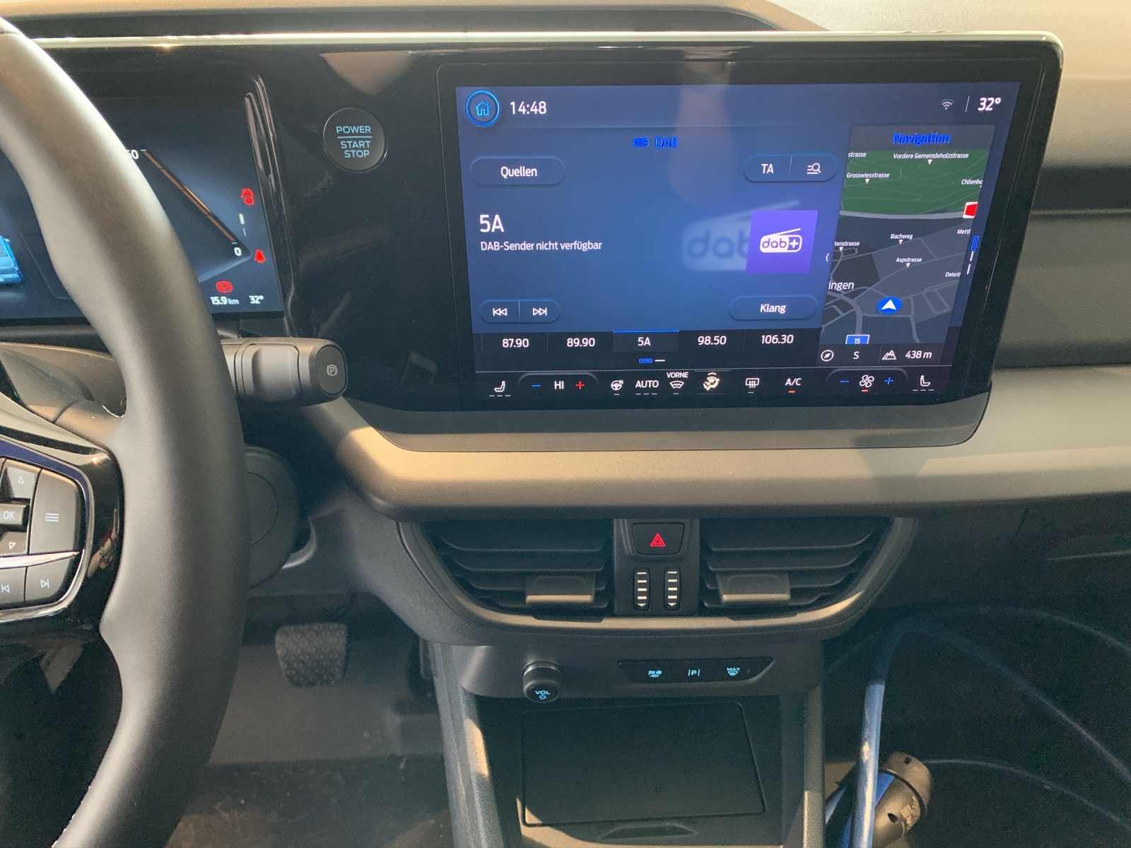 FORD E-Transit Courier Van Trend-image-9