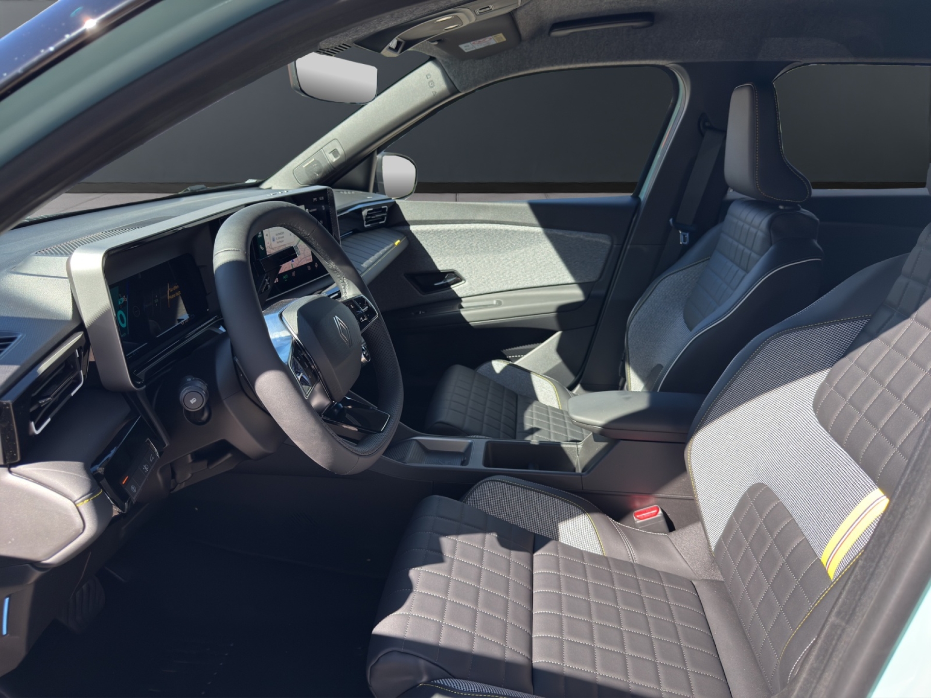 RENAULT R4 E-TECH ELECTRIC-image-6