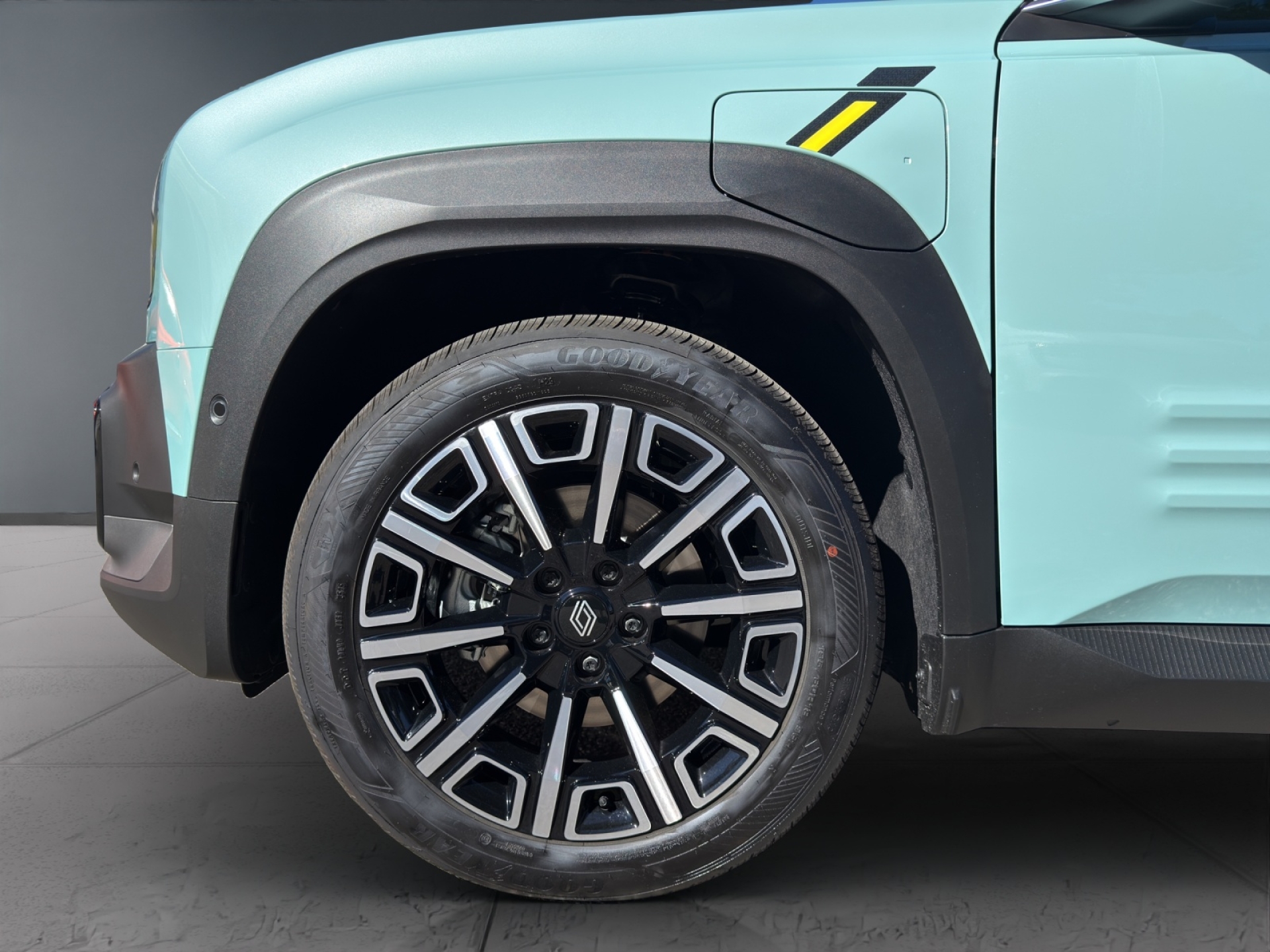 RENAULT R4 E-TECH ELECTRIC-image-14