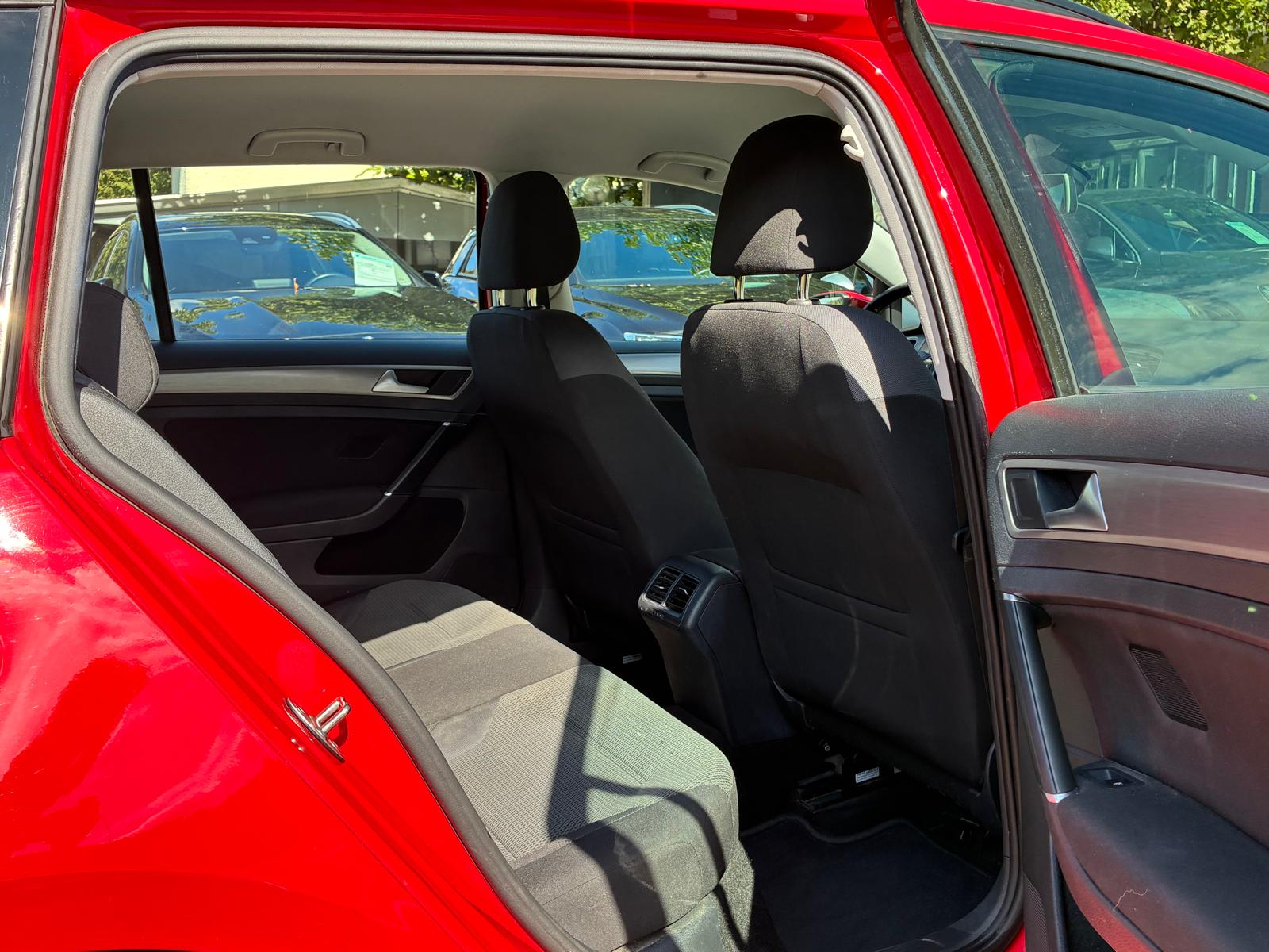 VW Golf Variant 1.6 TDI BlueMotion Comfortline-image-16